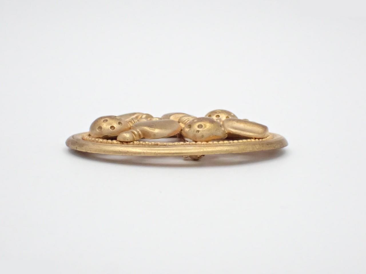 brooch — view 3