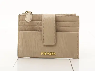 Logo card case, patent leather, beige