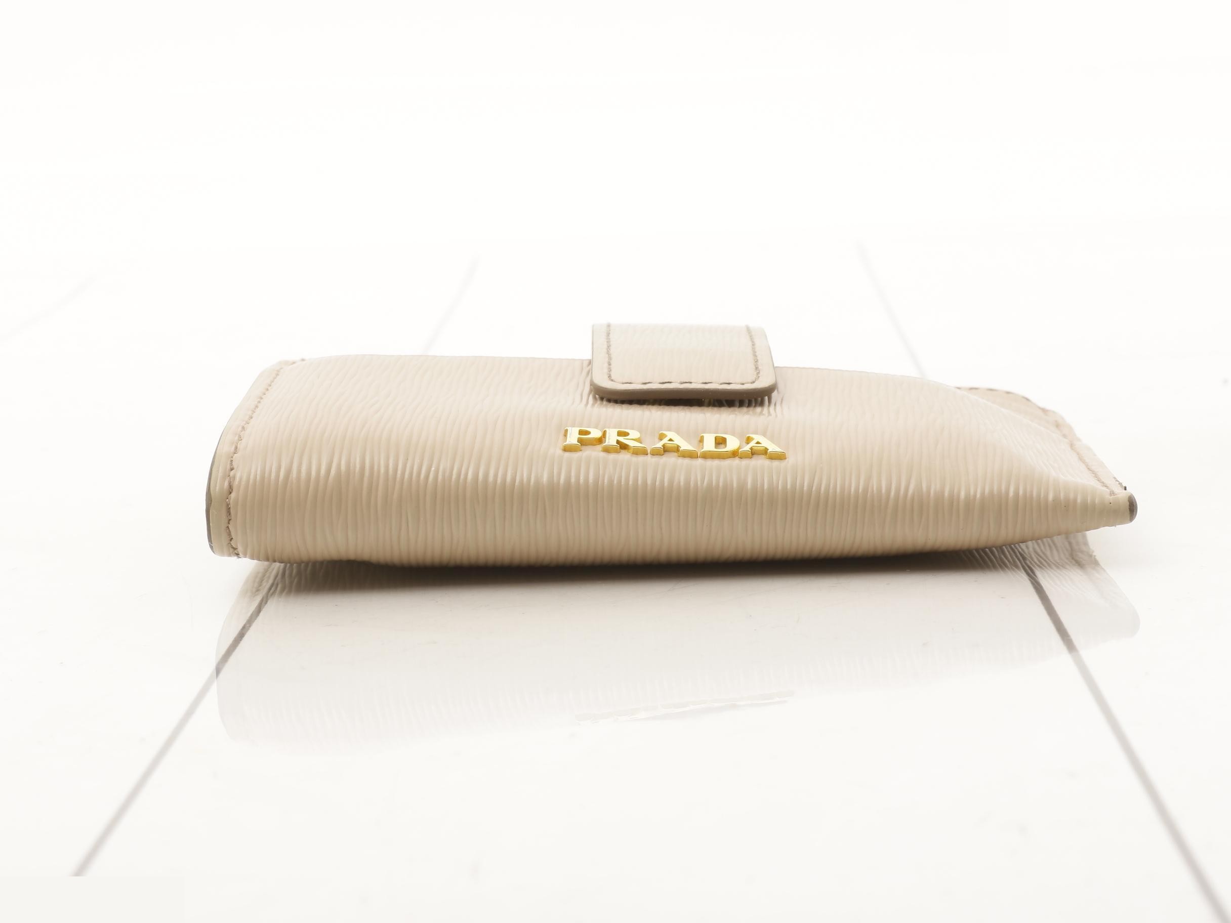 Logo card case, patent leather, beige — view 3