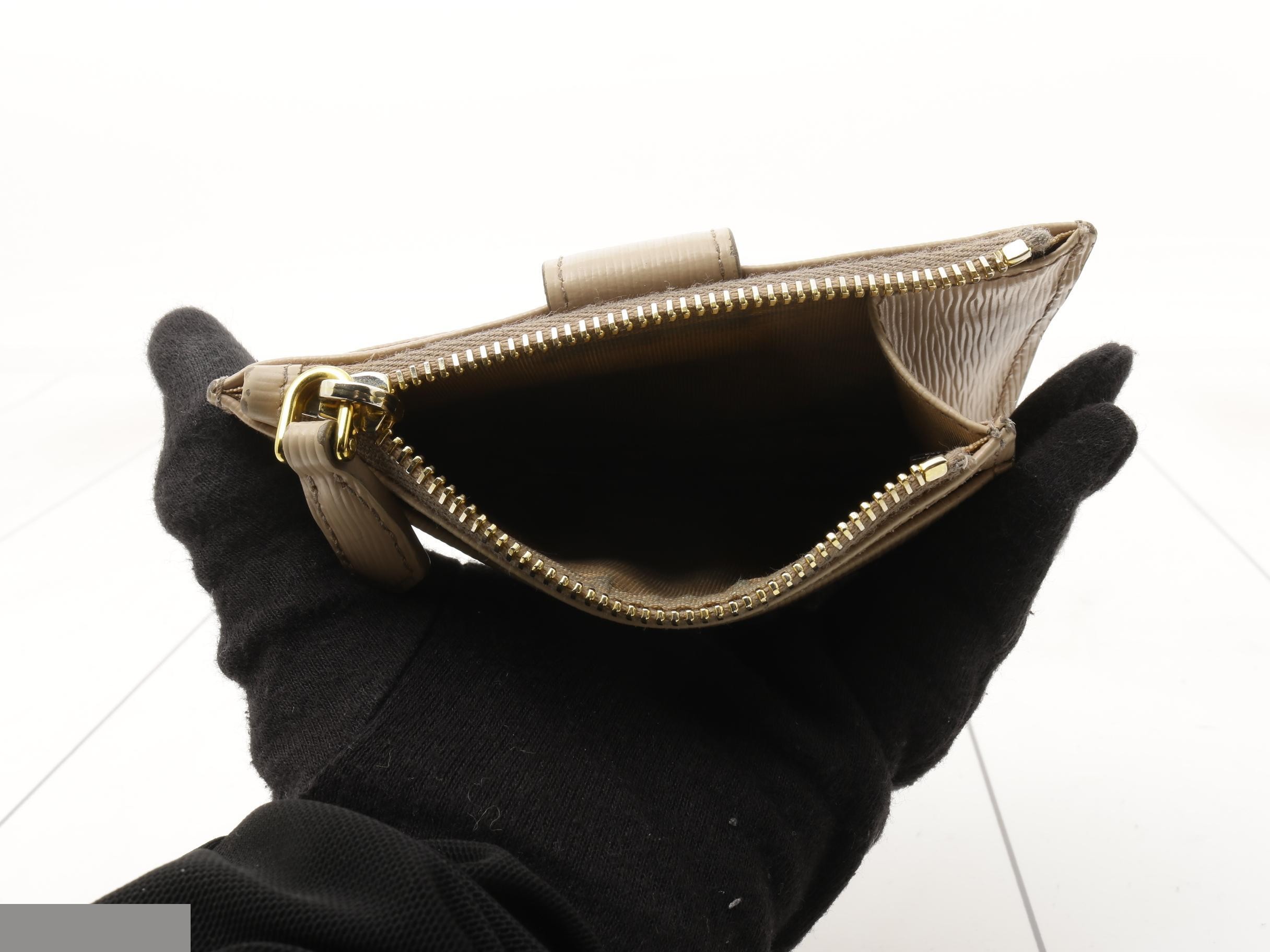 Logo card case, patent leather, beige — view 4