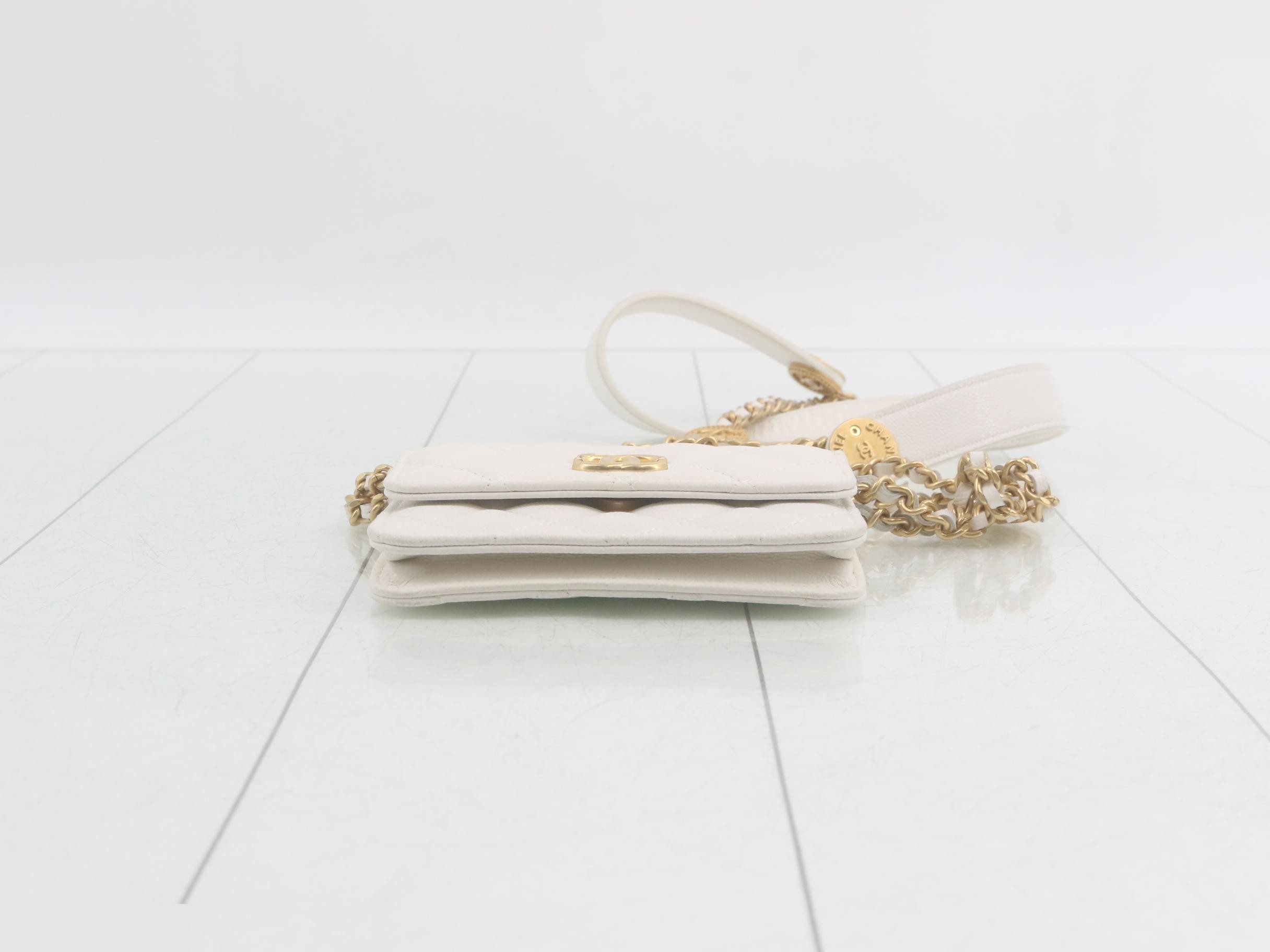 Matelassé 12 Coin Chain Shoulder Bag — view 3