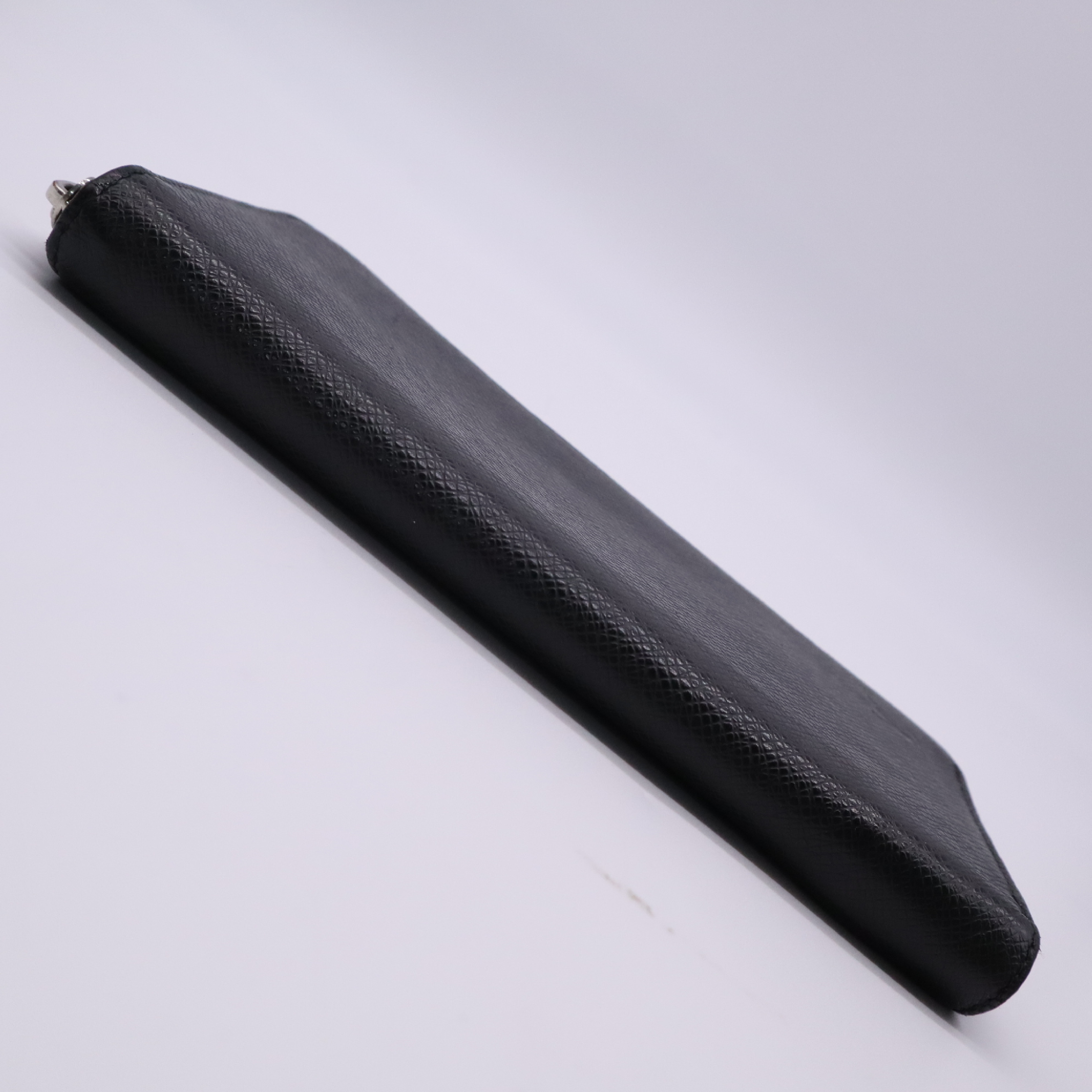 Taiga Zippy Wallet Vertical Noir M30503 Wallet — view 3