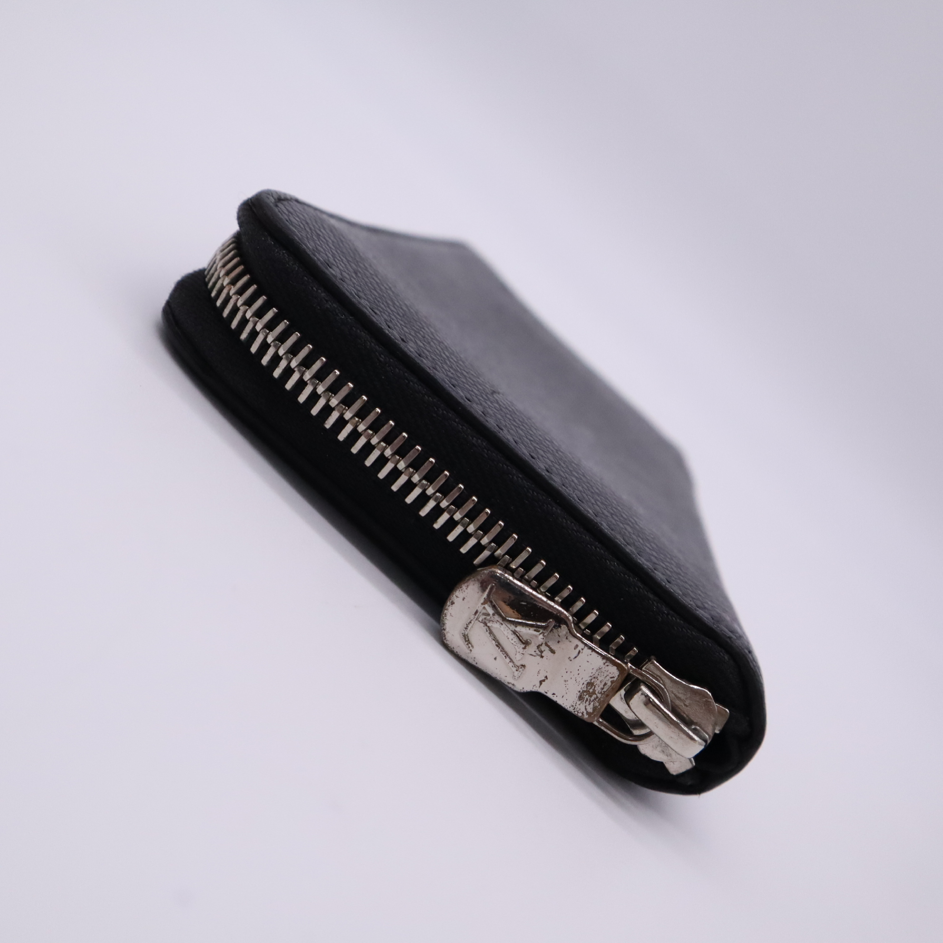 Taiga Zippy Wallet Vertical Noir M30503 Wallet — view 6