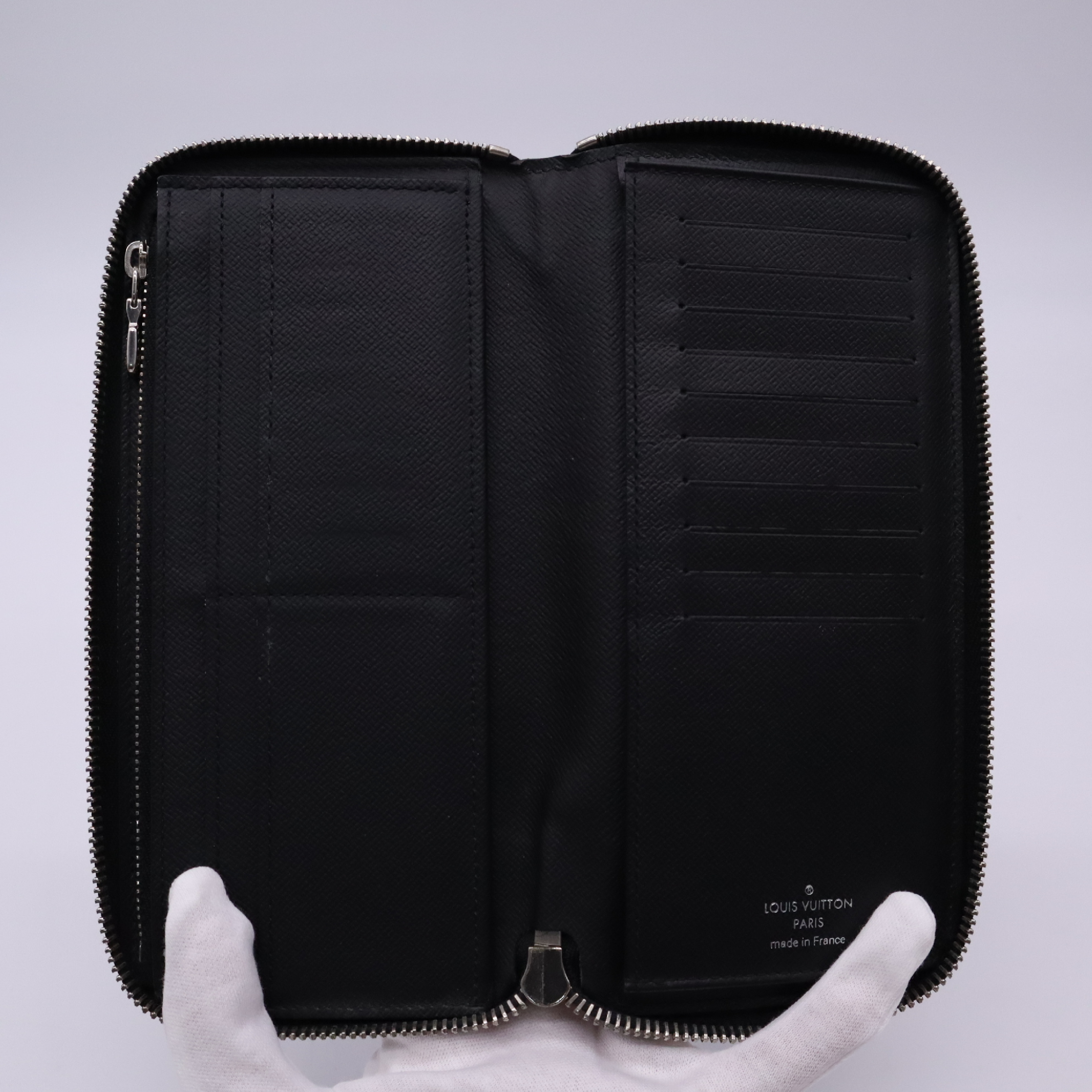 Taiga Zippy Wallet Vertical Noir M30503 Wallet — view 7
