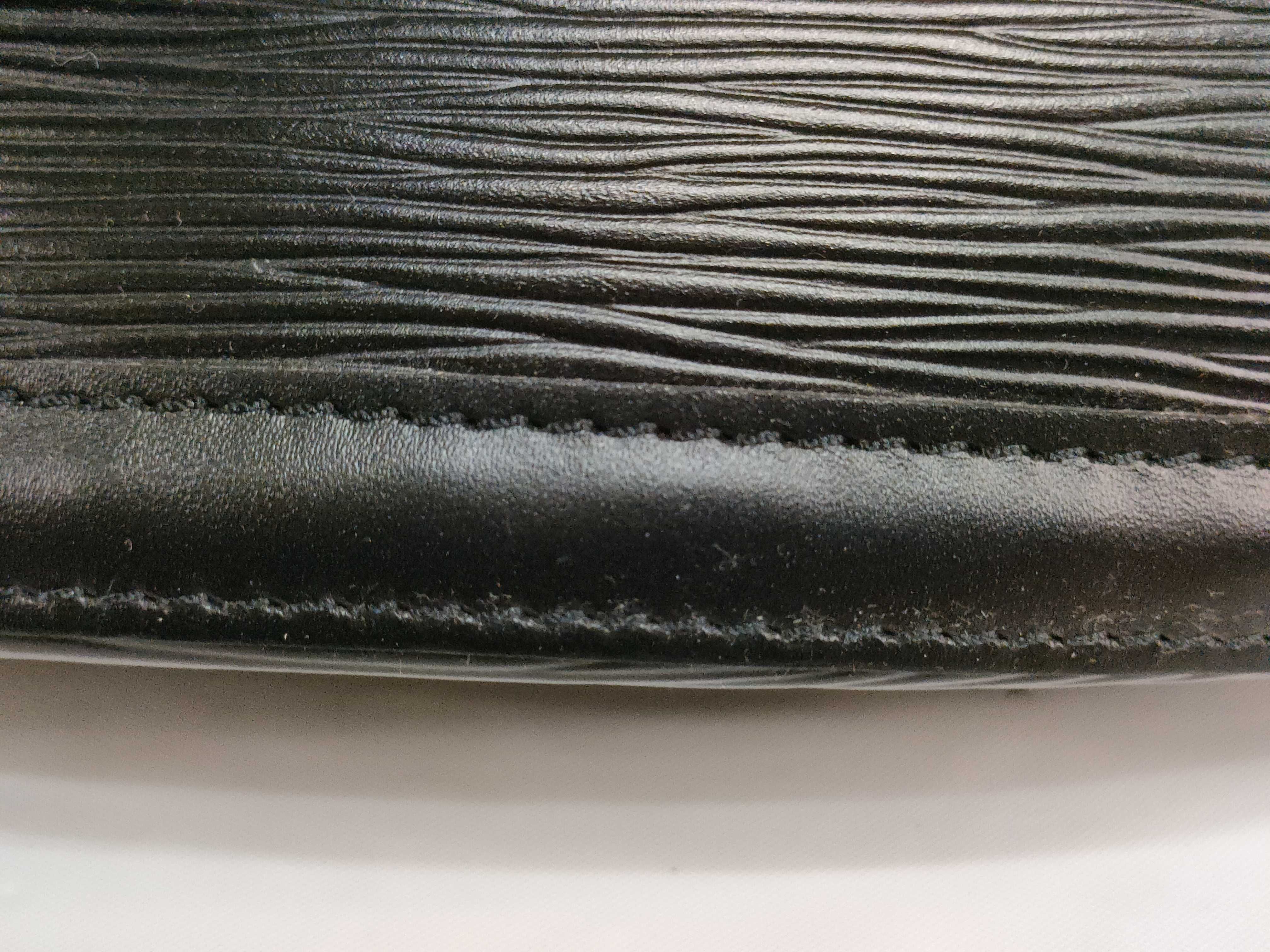 Epi Black Leather Epi Saint Jacques Handbag — view 11