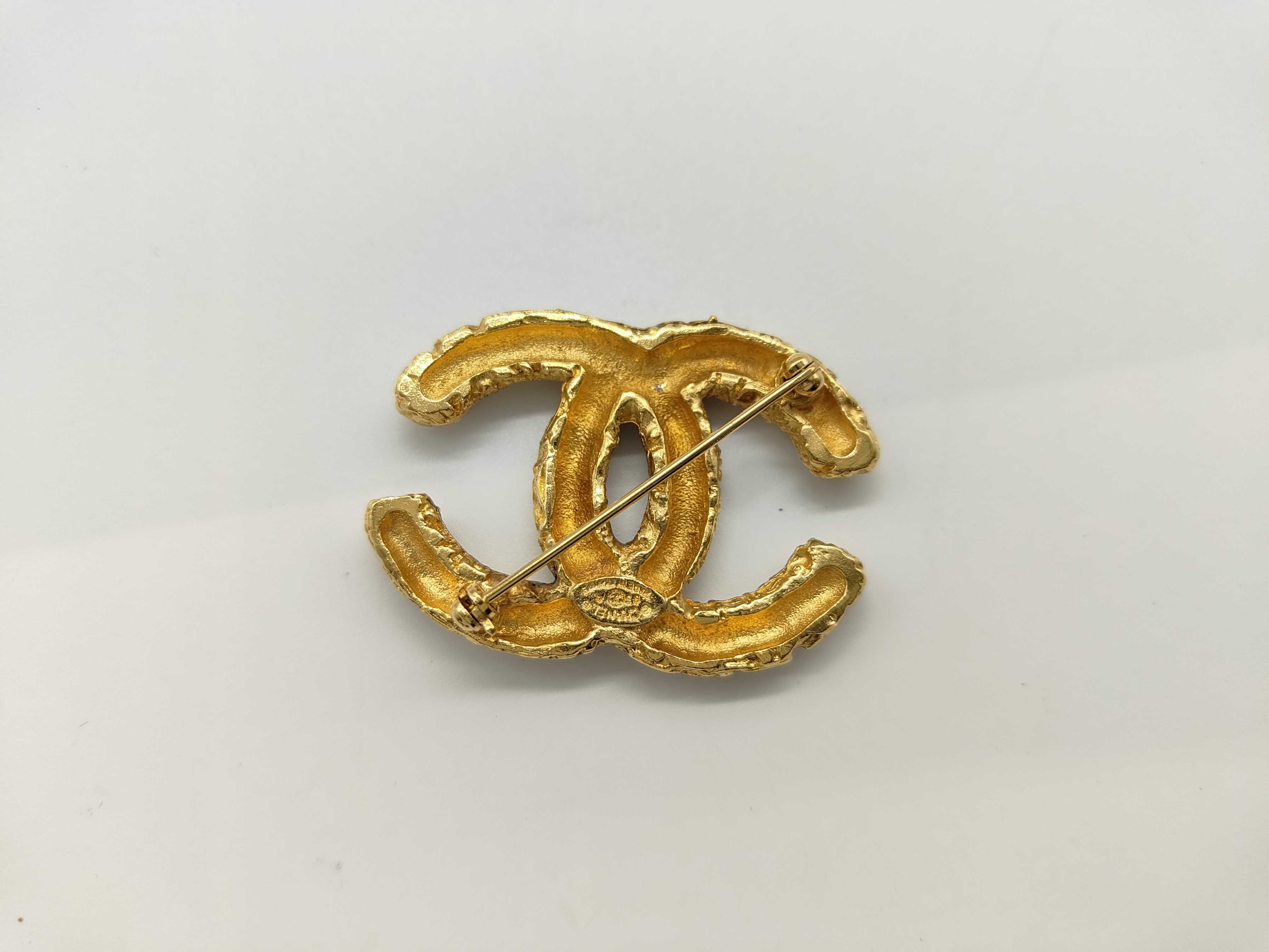 brooch with box, Magma design. — view 2