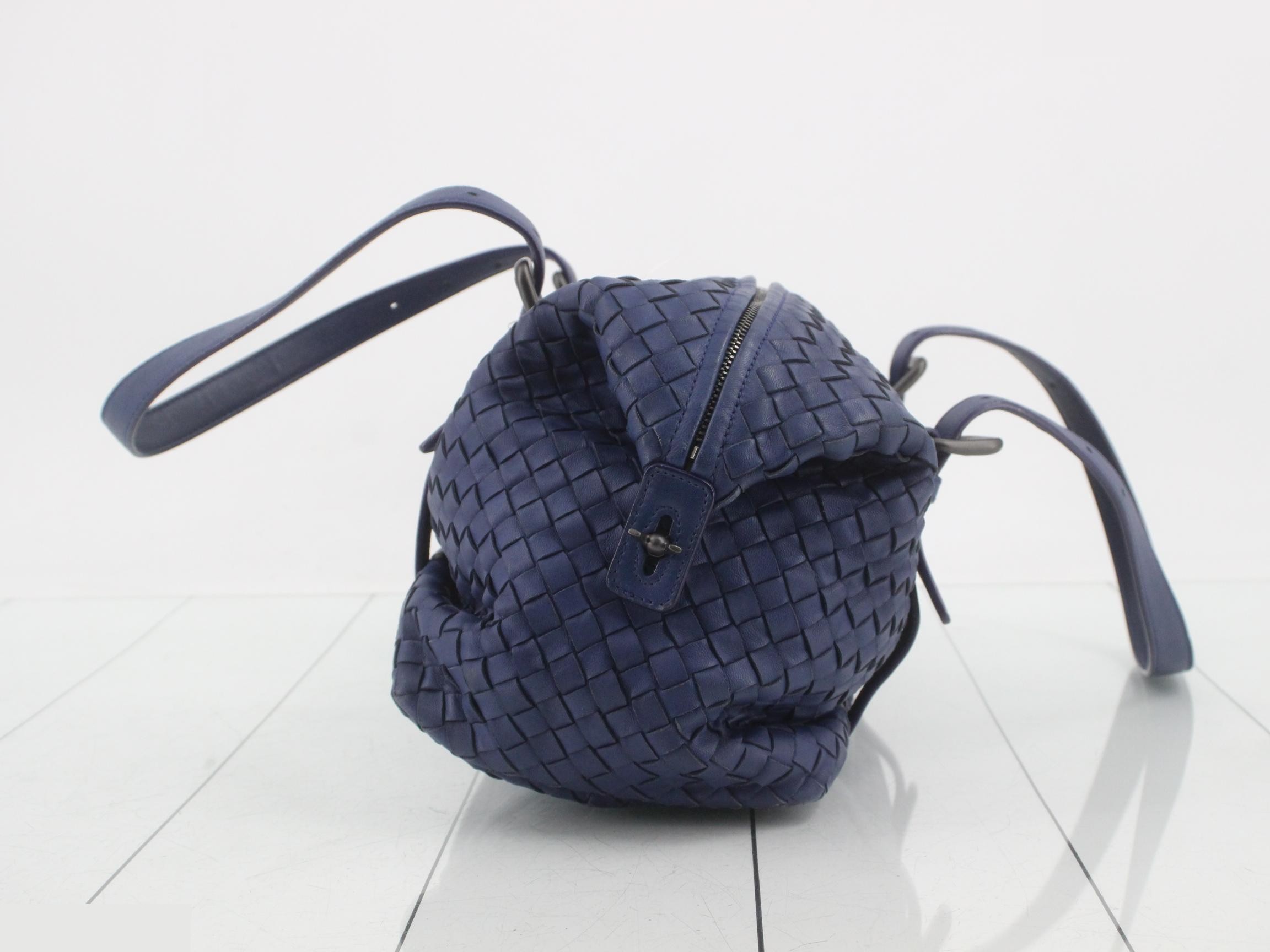 Intrecciato (bag) - Handbag - Leather - Navy — view 3