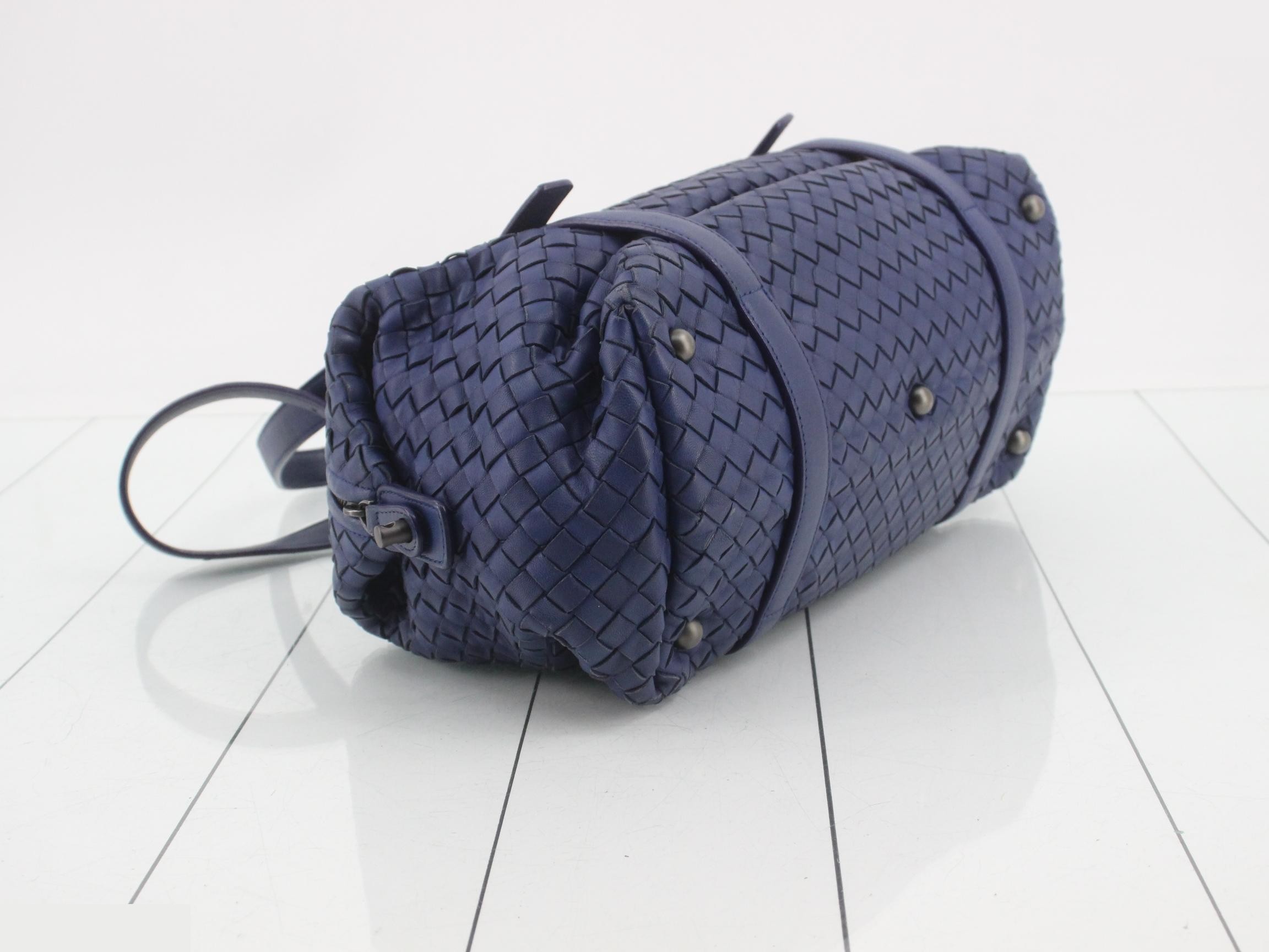 Intrecciato (bag) - Handbag - Leather - Navy — view 5