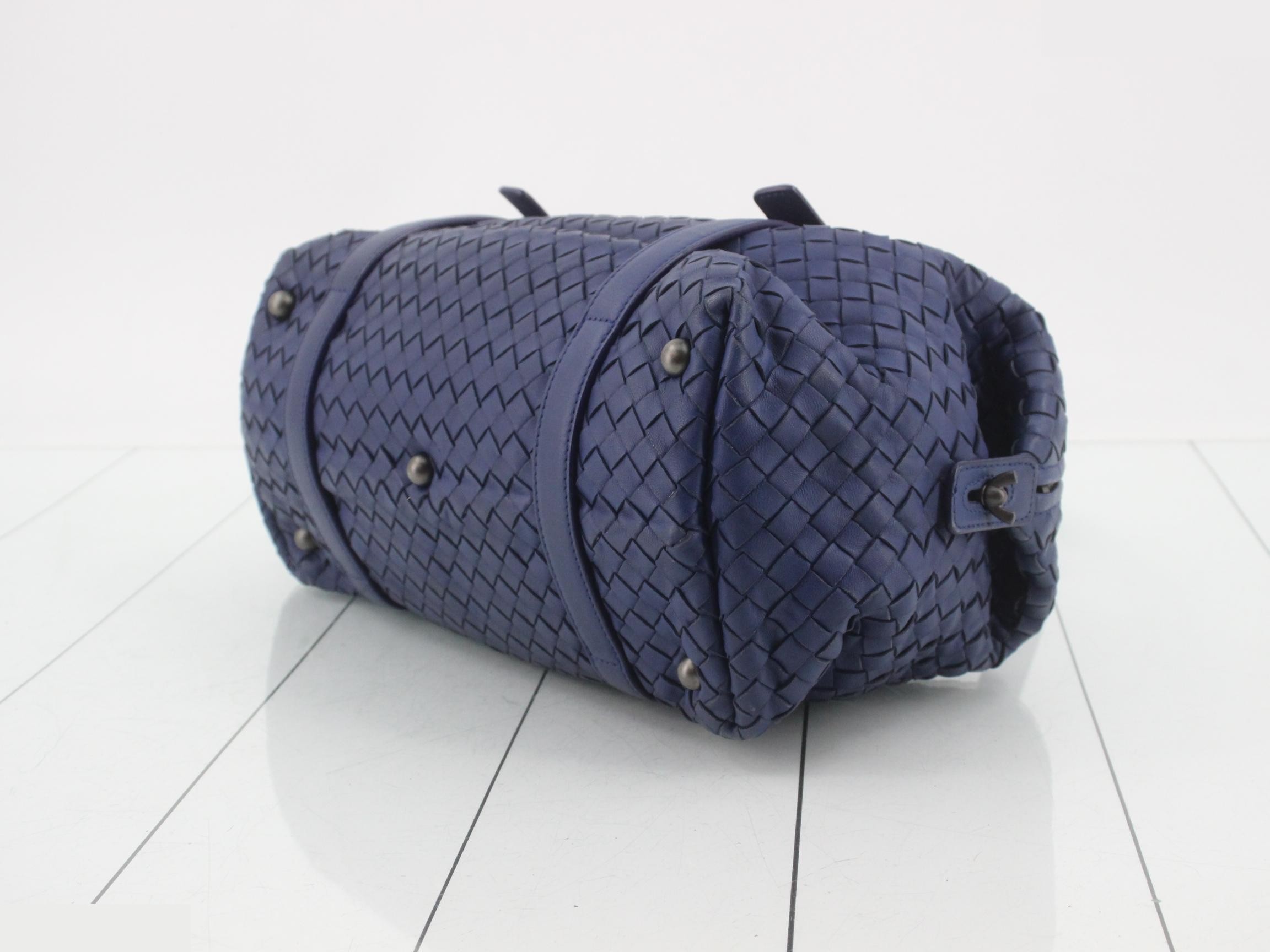 Intrecciato (bag) - Handbag - Leather - Navy — view 6