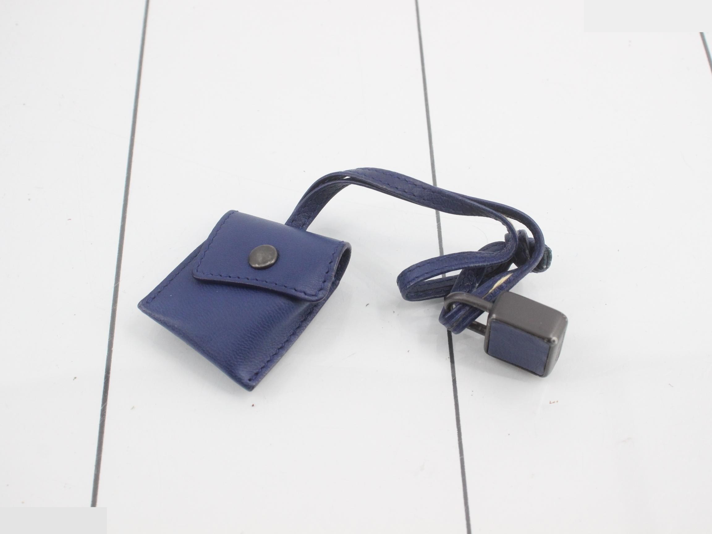 Intrecciato (bag) - Handbag - Leather - Navy — view 7