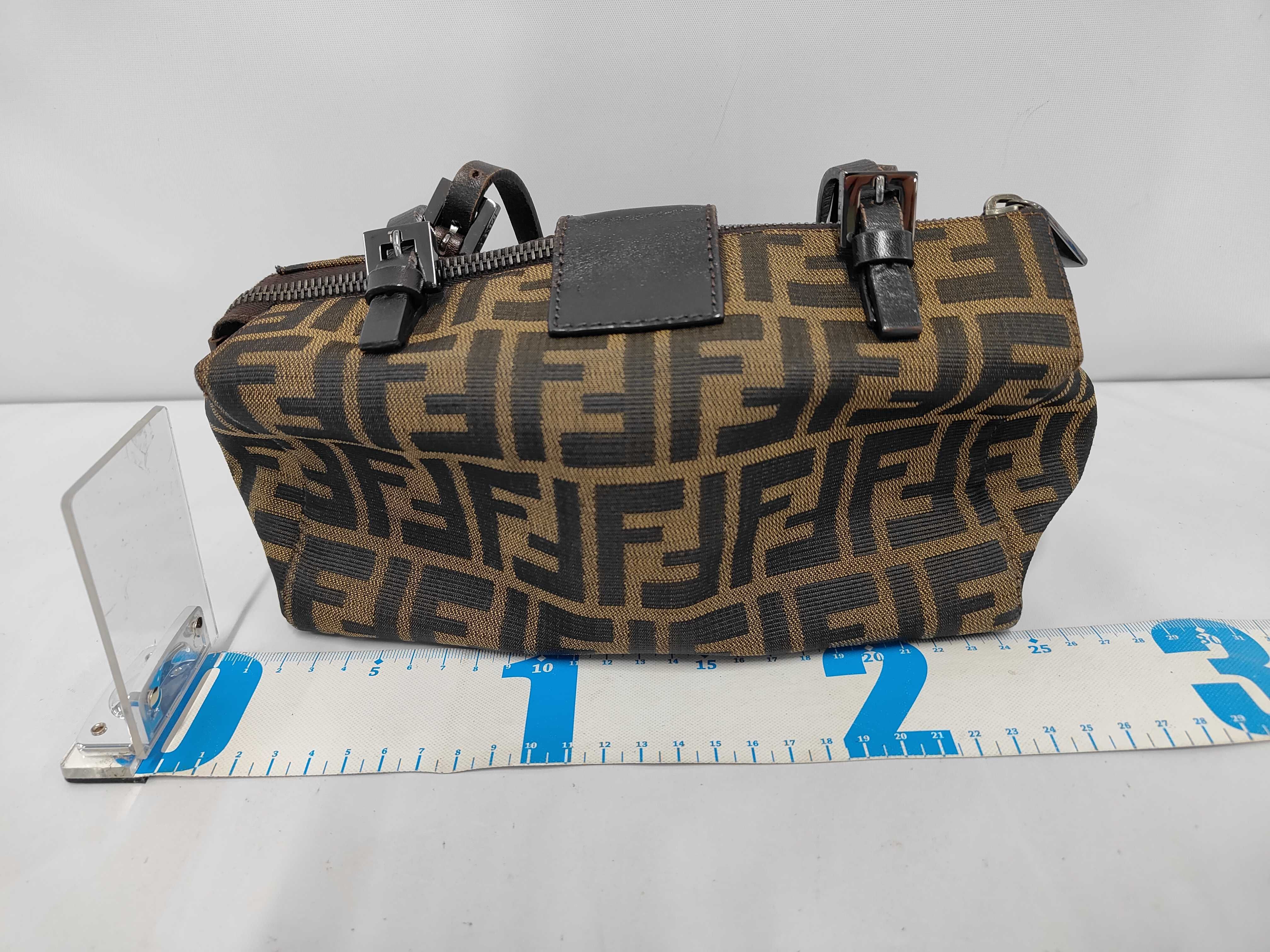 Zucca pattern Mamma Bucket shoulder bag with FF hardware. — view 2