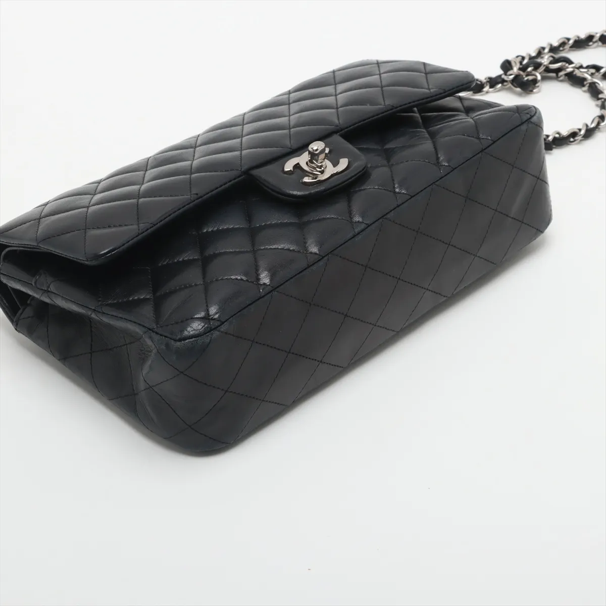 Matelasse 25 Lambskin Double Flap Double Chain Bag Black Gold Hardware 13179620 Q:2013 A01112 — view 4