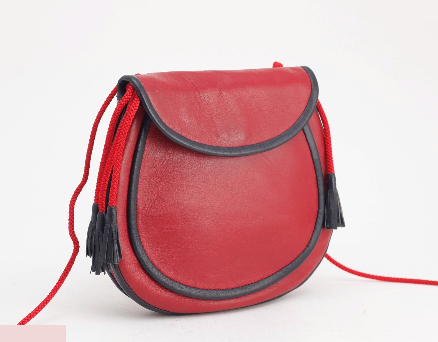 Vintage leather shoulder bag — view 2