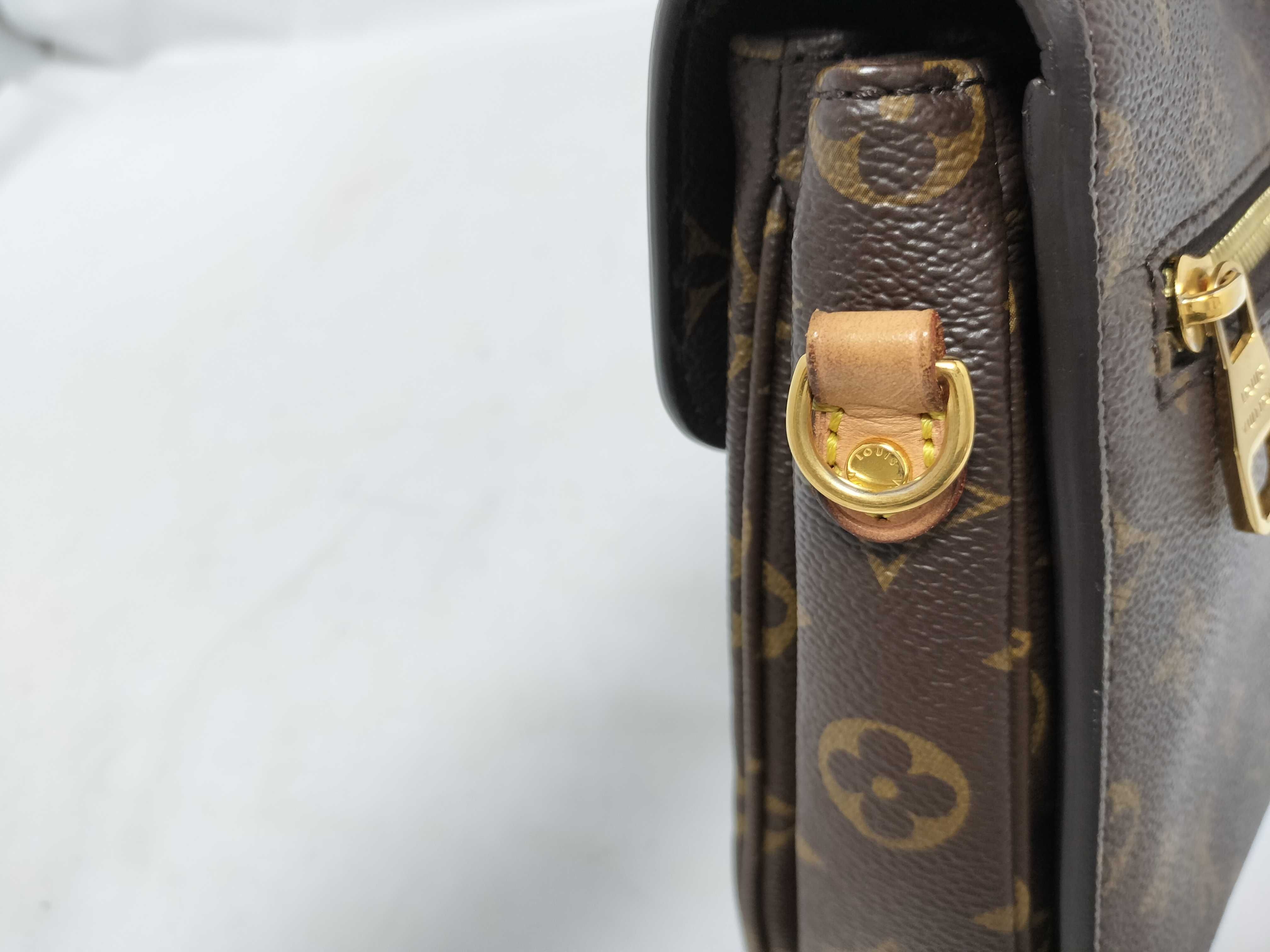 Monogram Louis Vuitton Monogram M40780 Pochette Métis MM Shoulder Bag Handbag — view 9