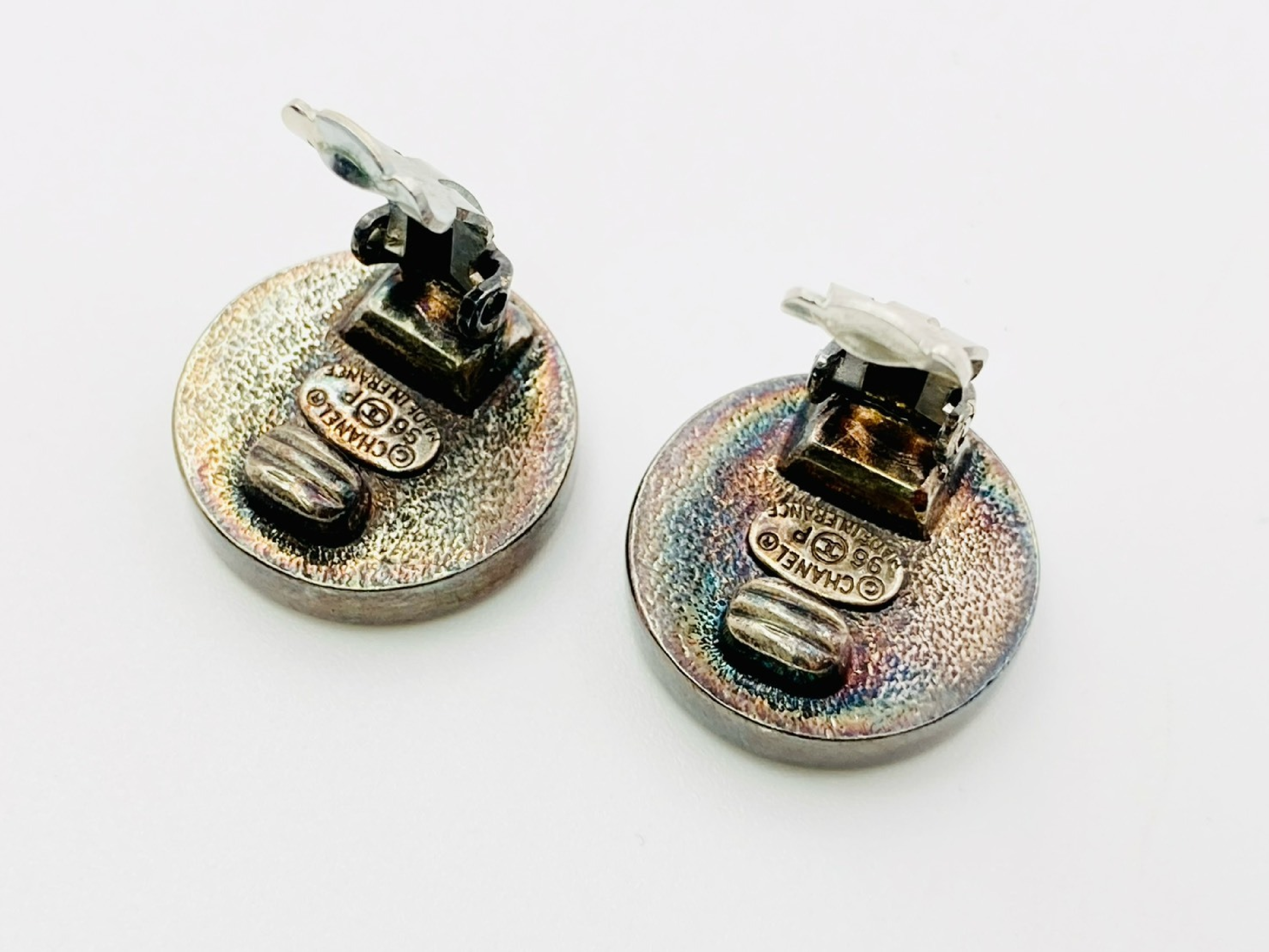 Coco Mark Round Earrings 96P Black x Silver Earrings — view 3