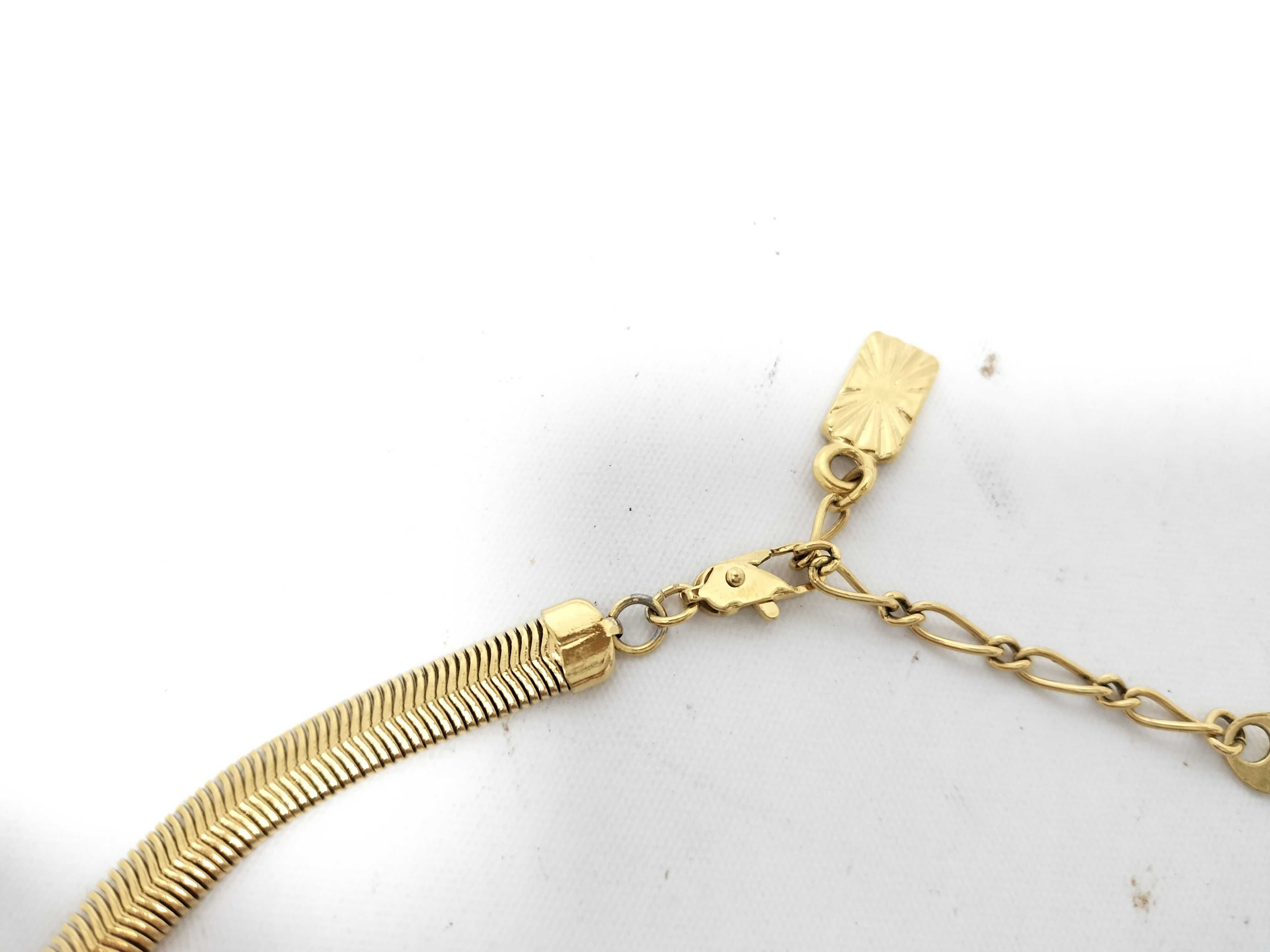 gold necklace — view 2