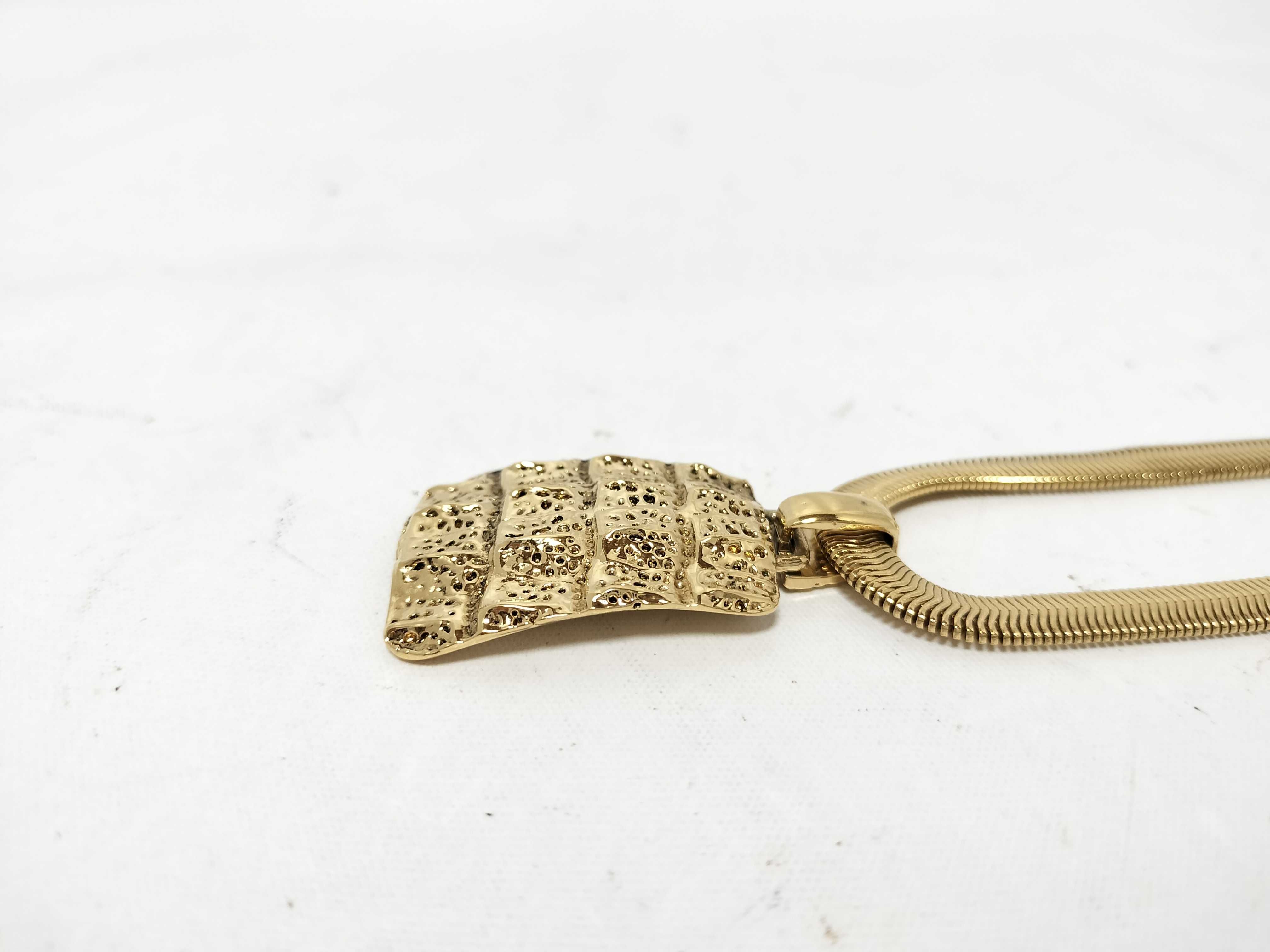 gold necklace — view 4