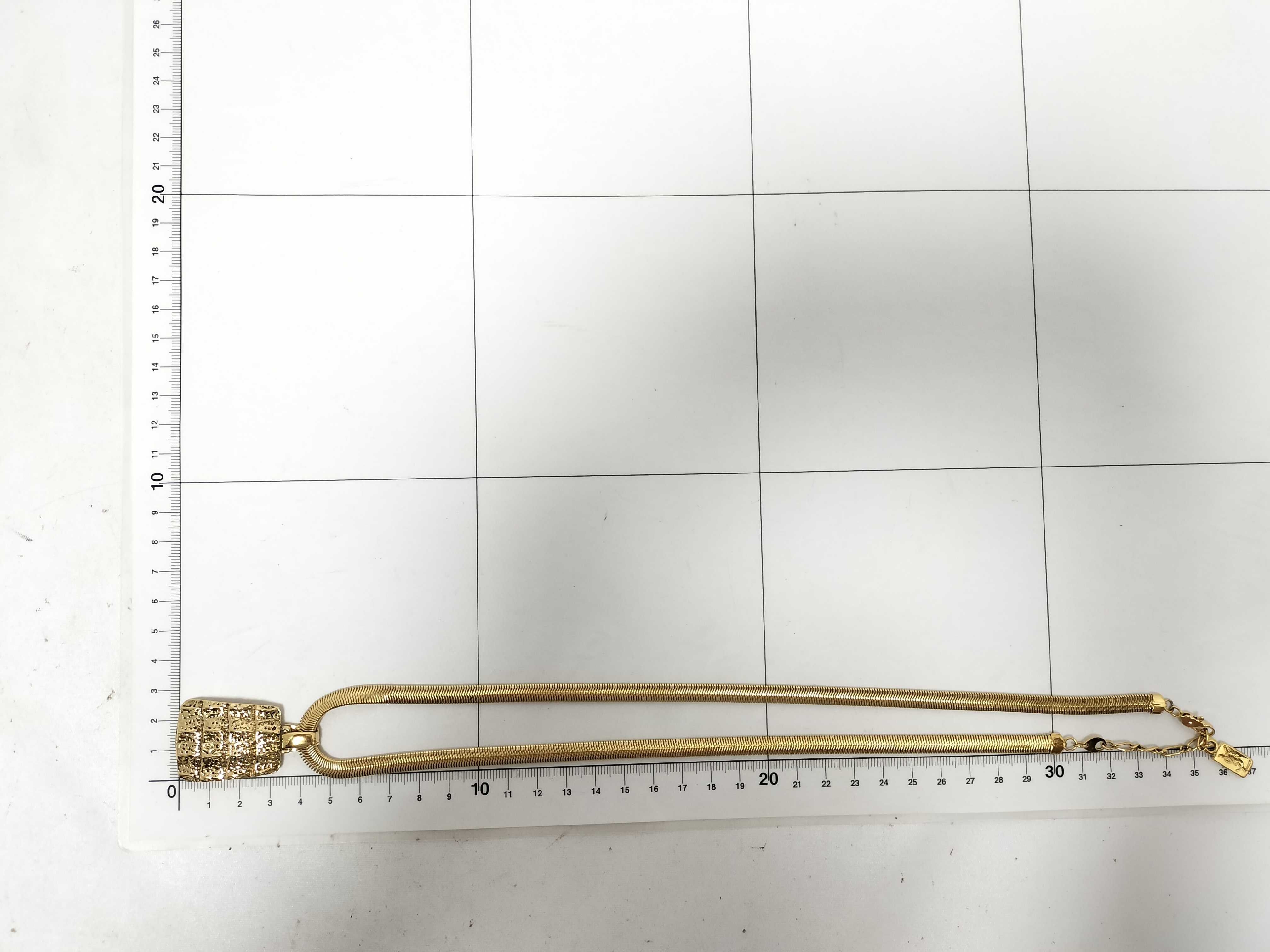 gold necklace — view 7
