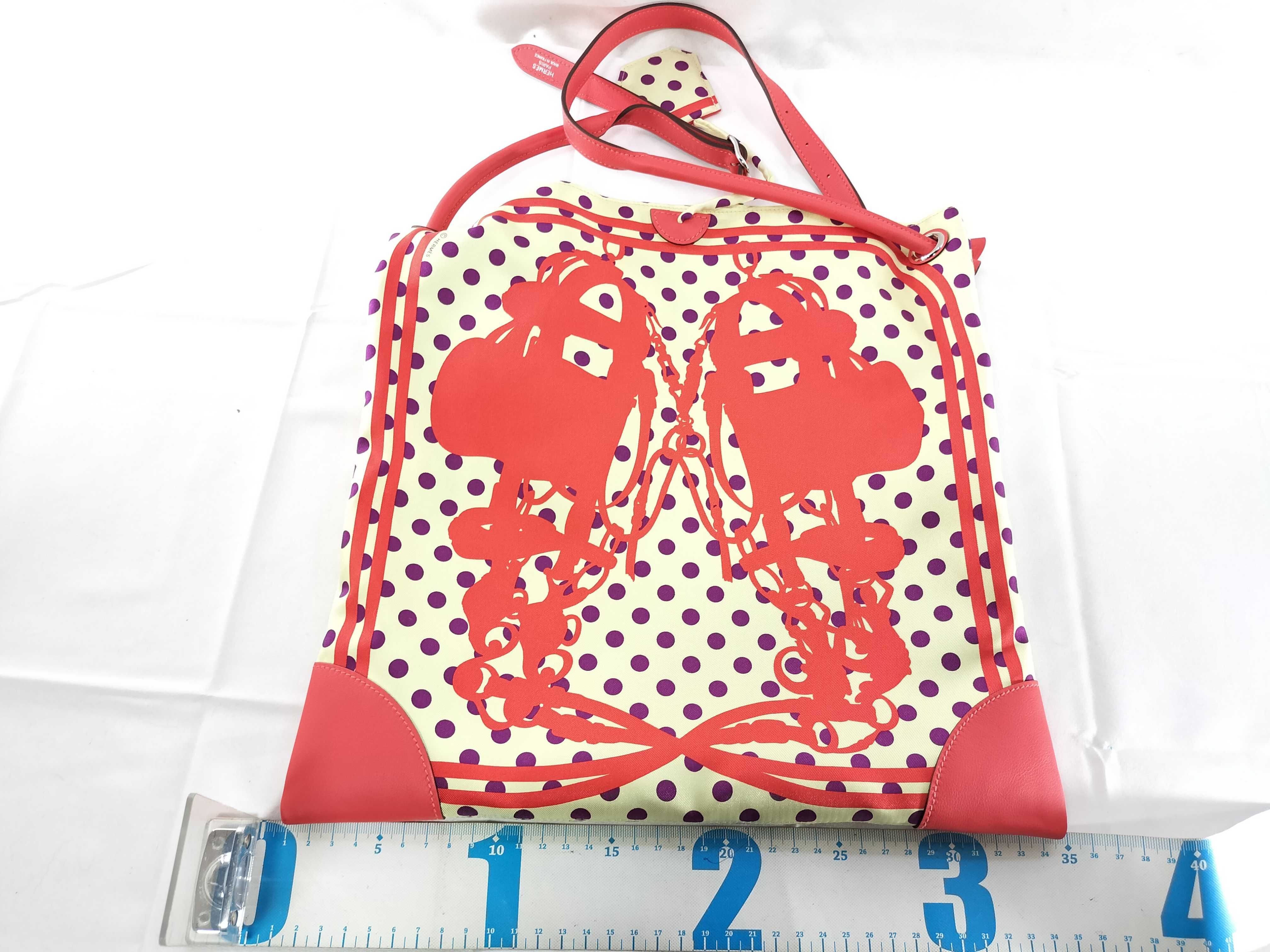 Silky City Brides de Gala Tote Bag — view 2
