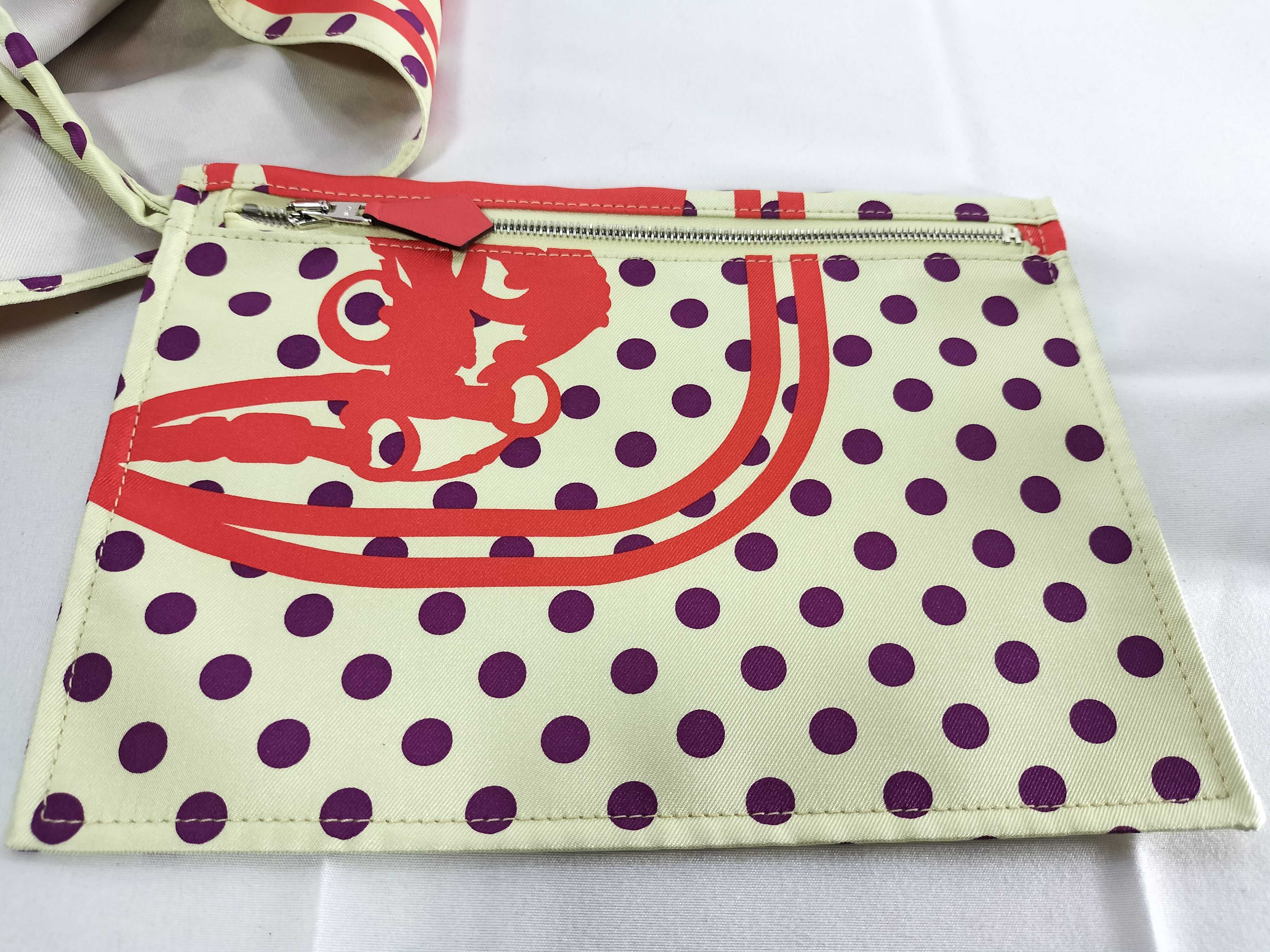 Silky City Brides de Gala Tote Bag — view 11