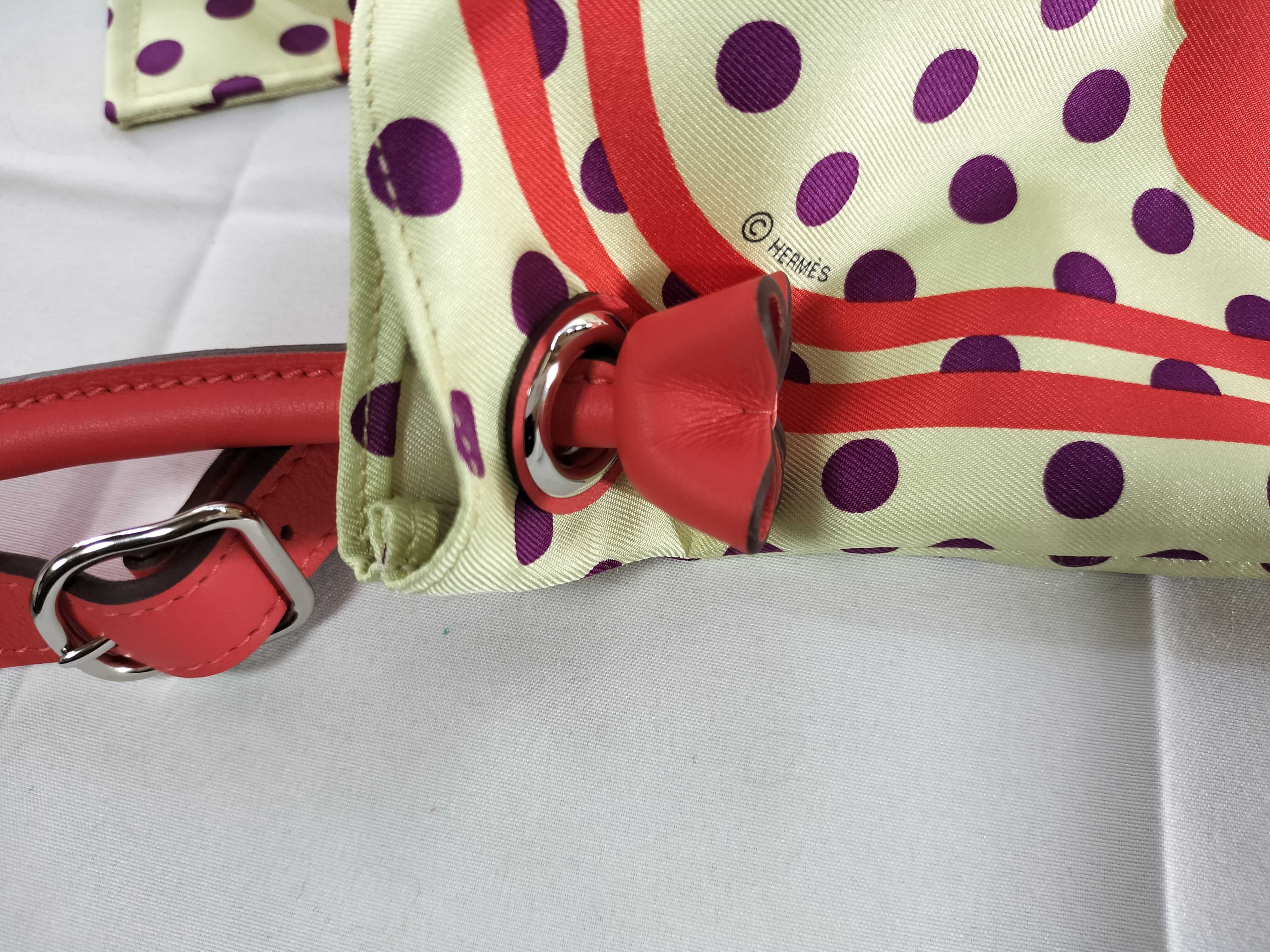 Silky City Brides de Gala Tote Bag — view 5