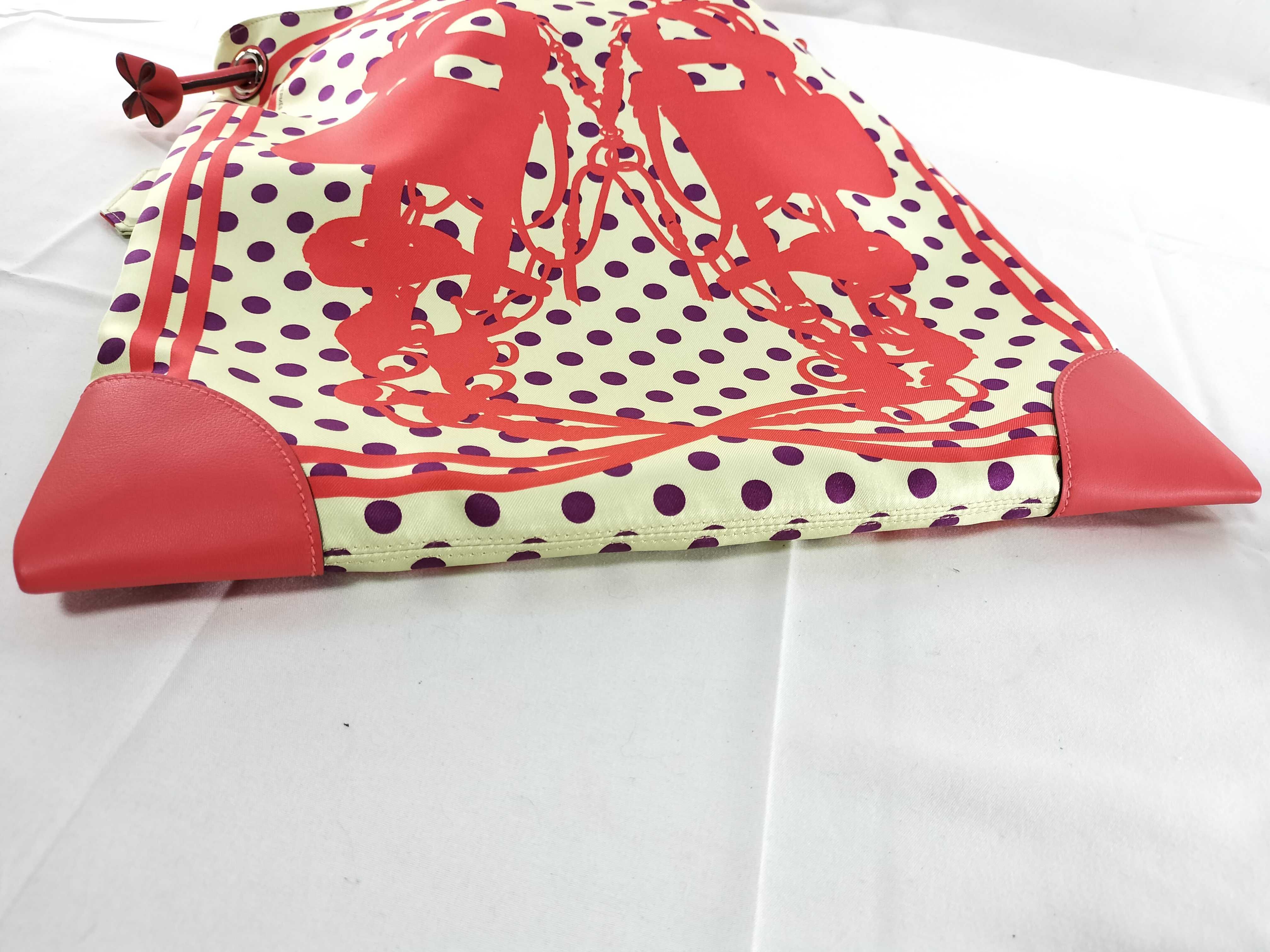 Silky City Brides de Gala Tote Bag — view 7