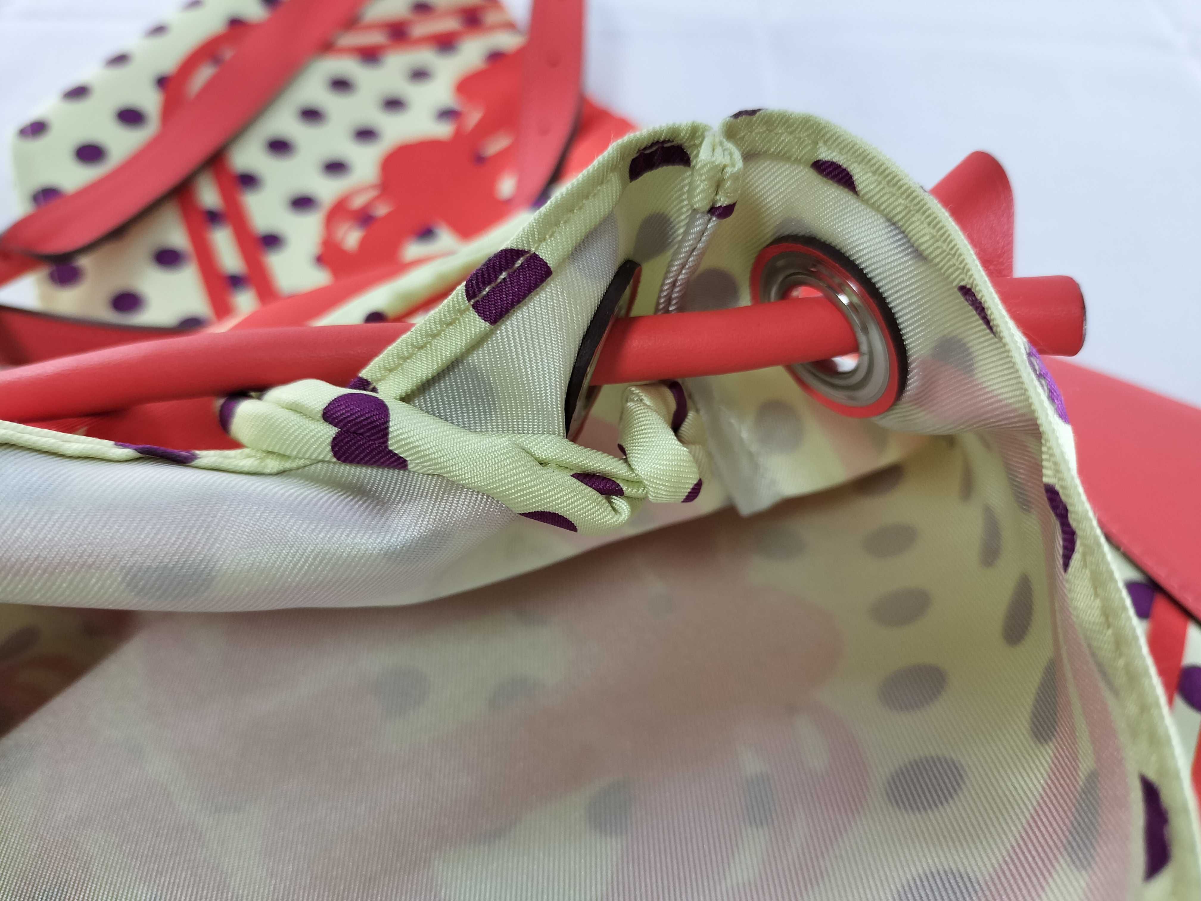 Silky City Brides de Gala Tote Bag — view 8