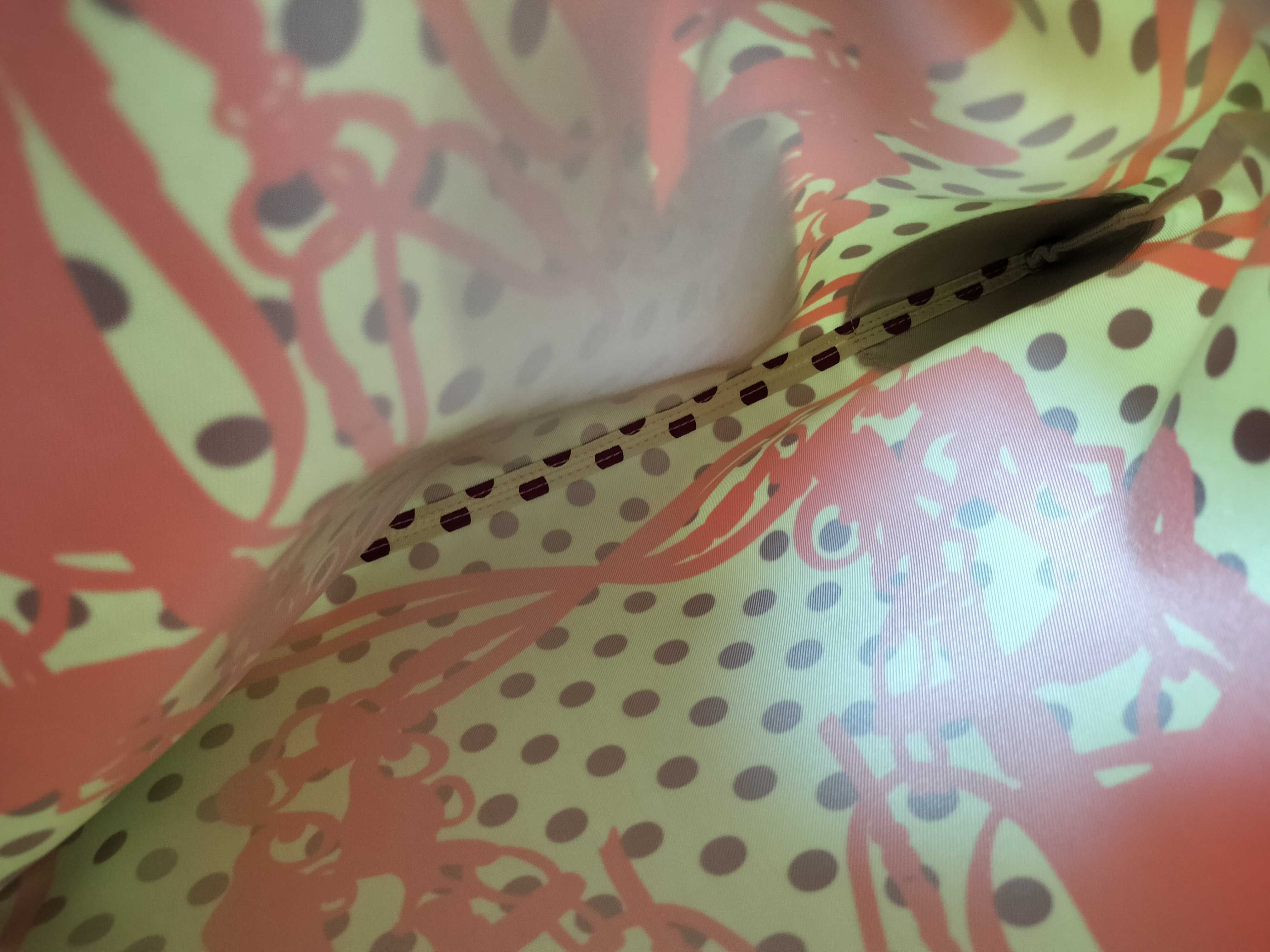 Silky City Brides de Gala Tote Bag — view 9