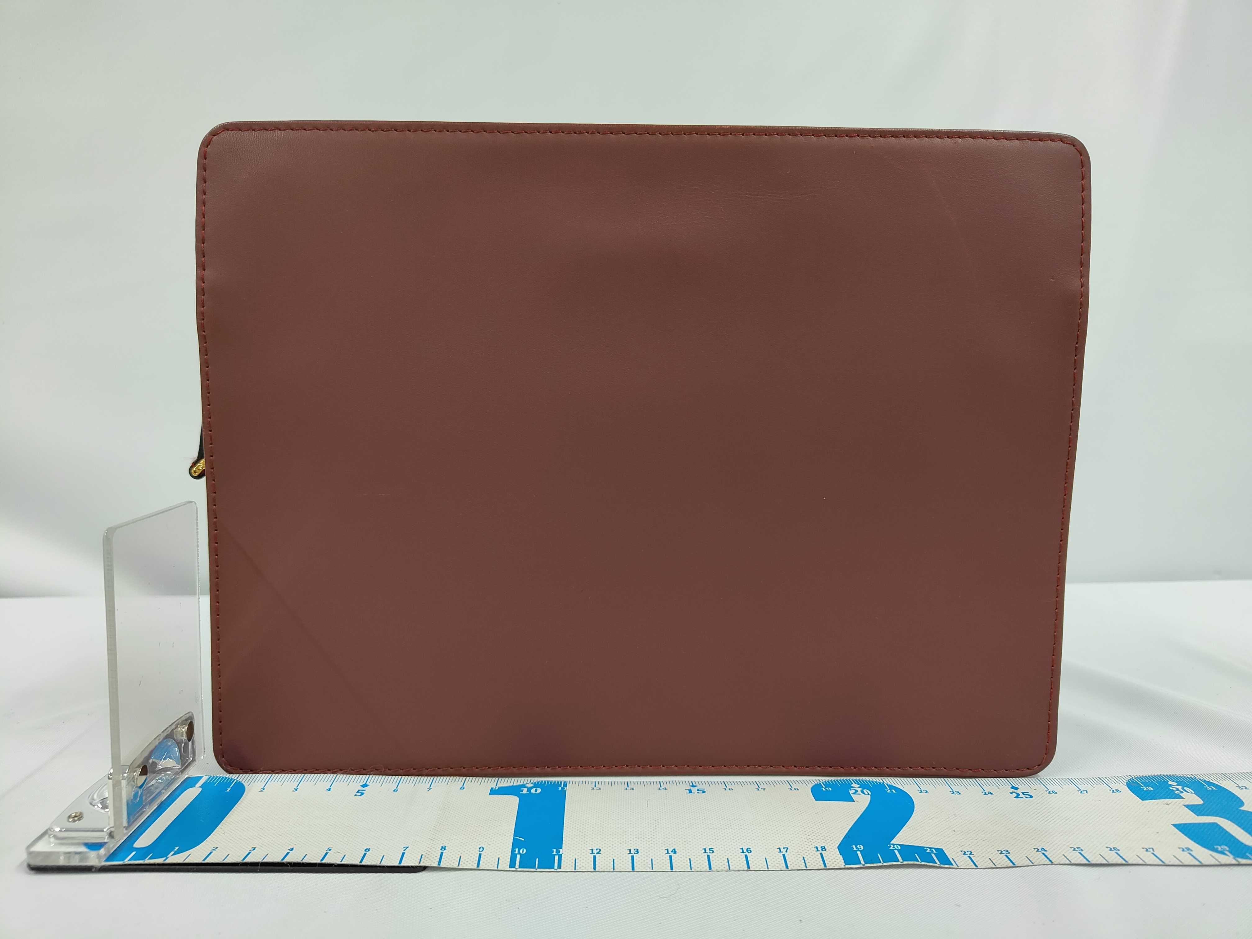 clutch — view 2