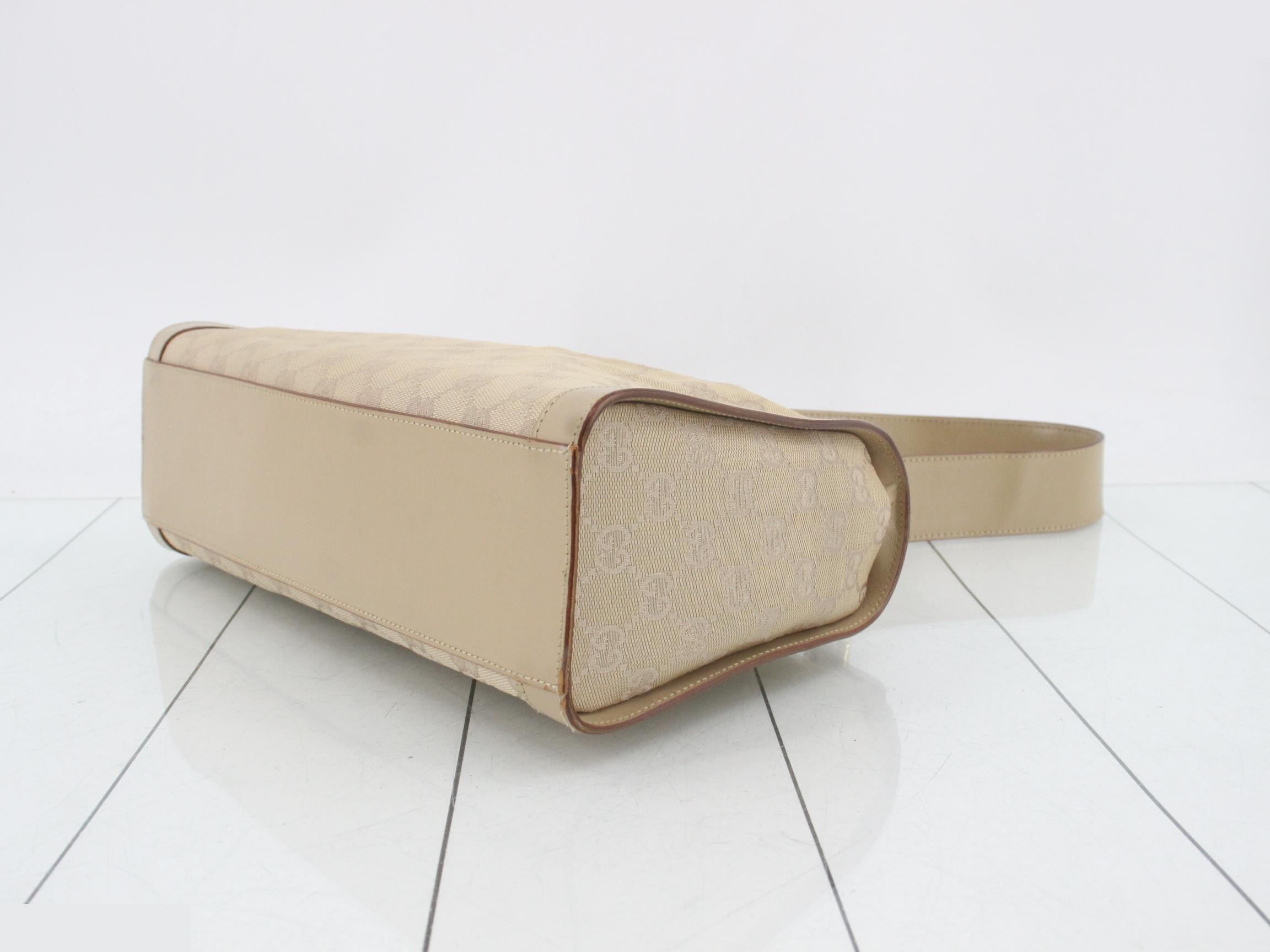 92706 GG Canvas Shoulder Bag — view 6