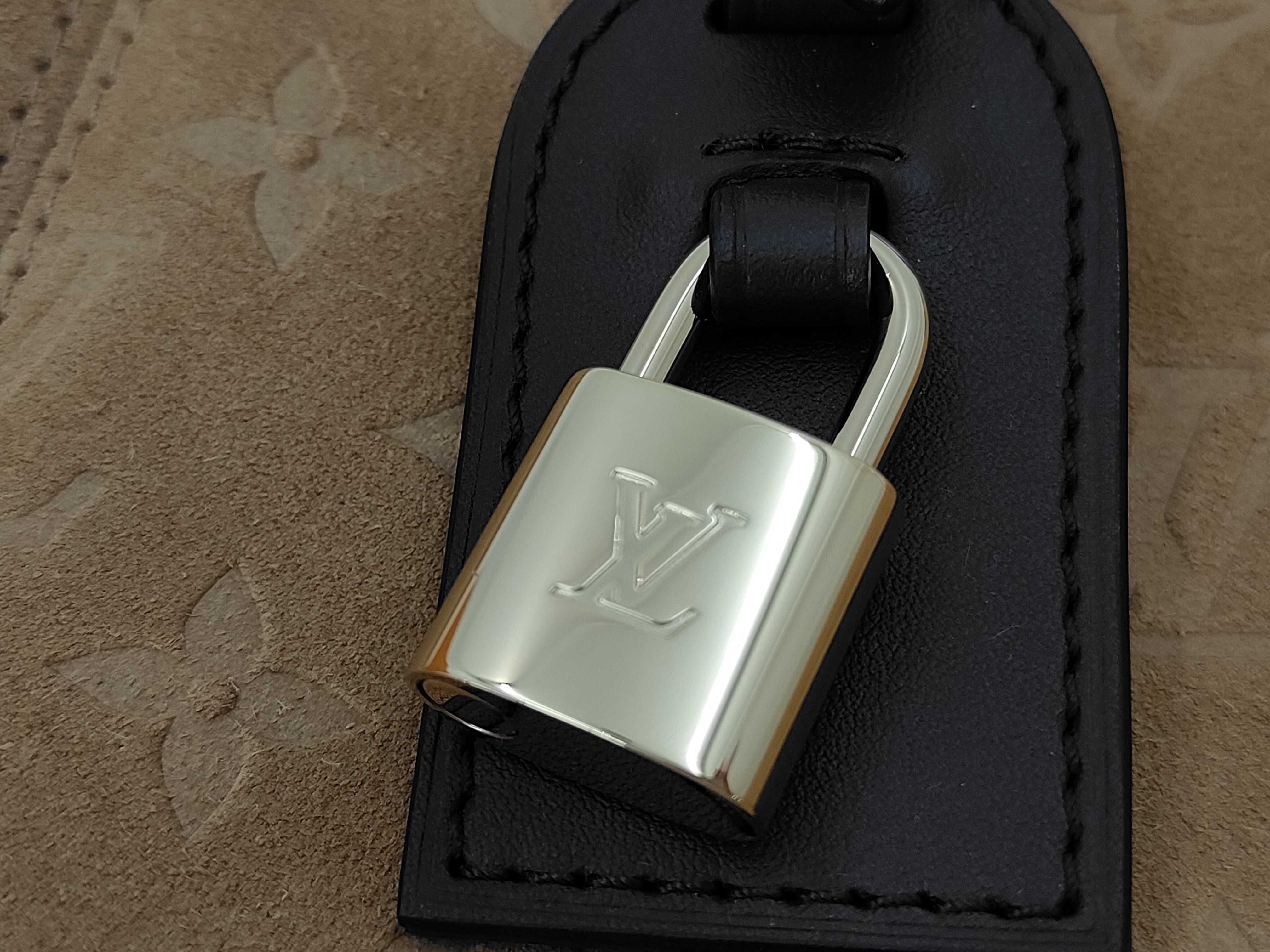 Monogram Empreinte M29836 All-in-One PM Handbag (Retail Price: ¥540,100) — view 12