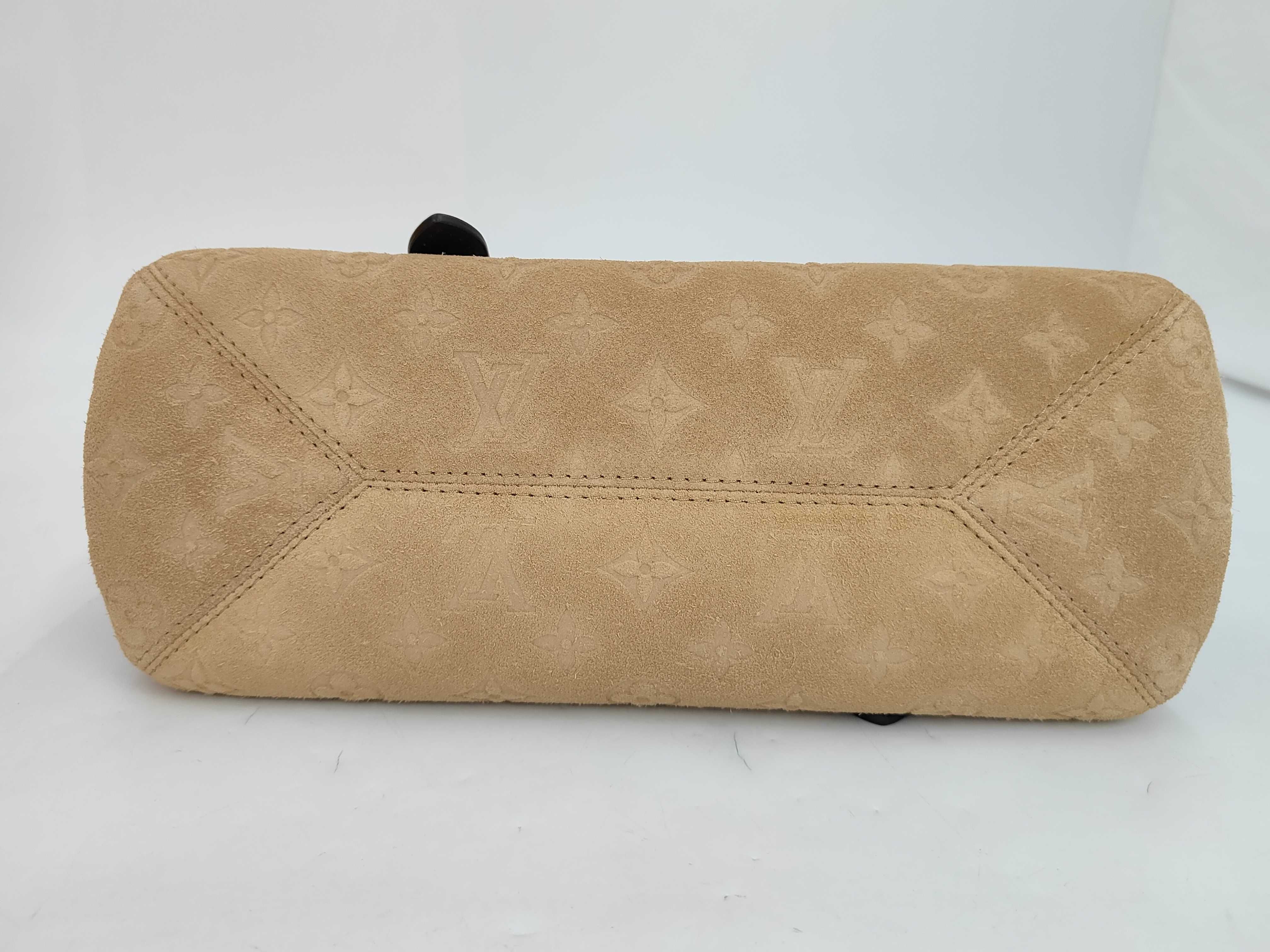 Monogram Empreinte M29836 All-in-One PM Handbag (Retail Price: ¥540,100) — view 4