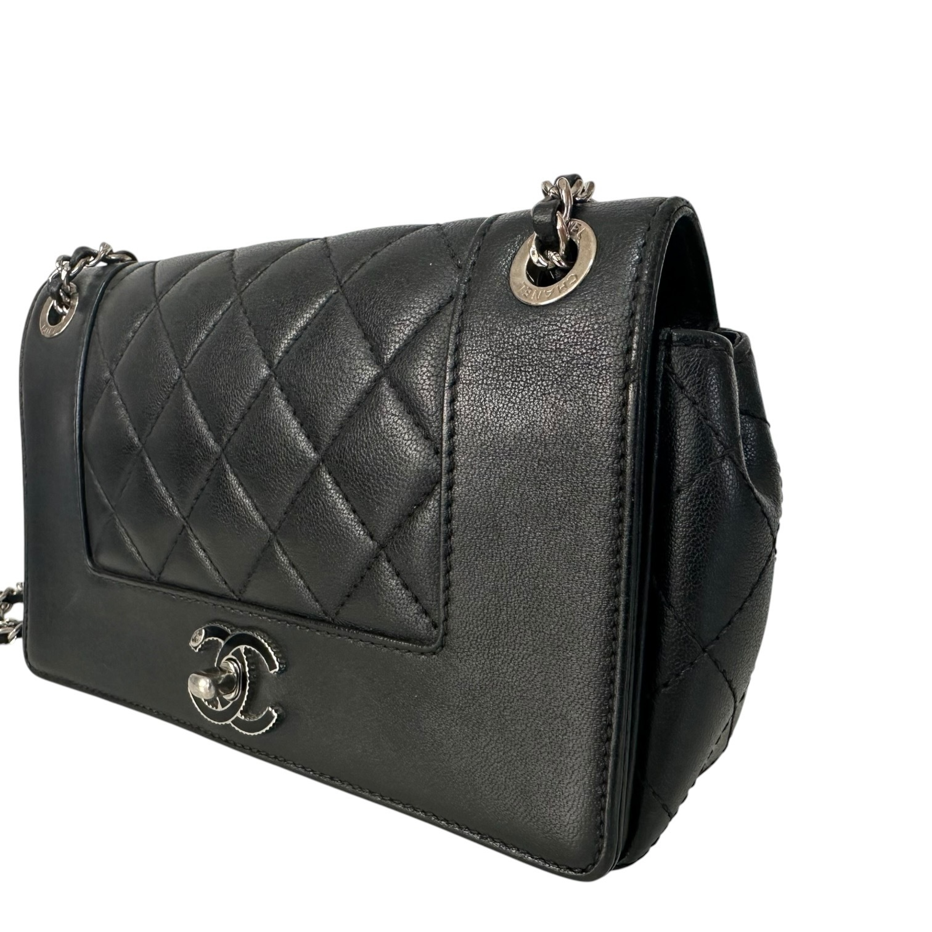 Matelassé Lambskin Single Flap Double Chain Shoulder Bag, Black with Silver Hardware, 23791544 — view 4