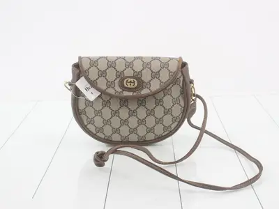 GG Supreme Shoulder Bag