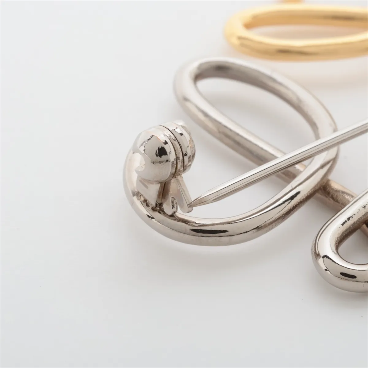 Anagram Brooch GP Silver x Gold — view 3
