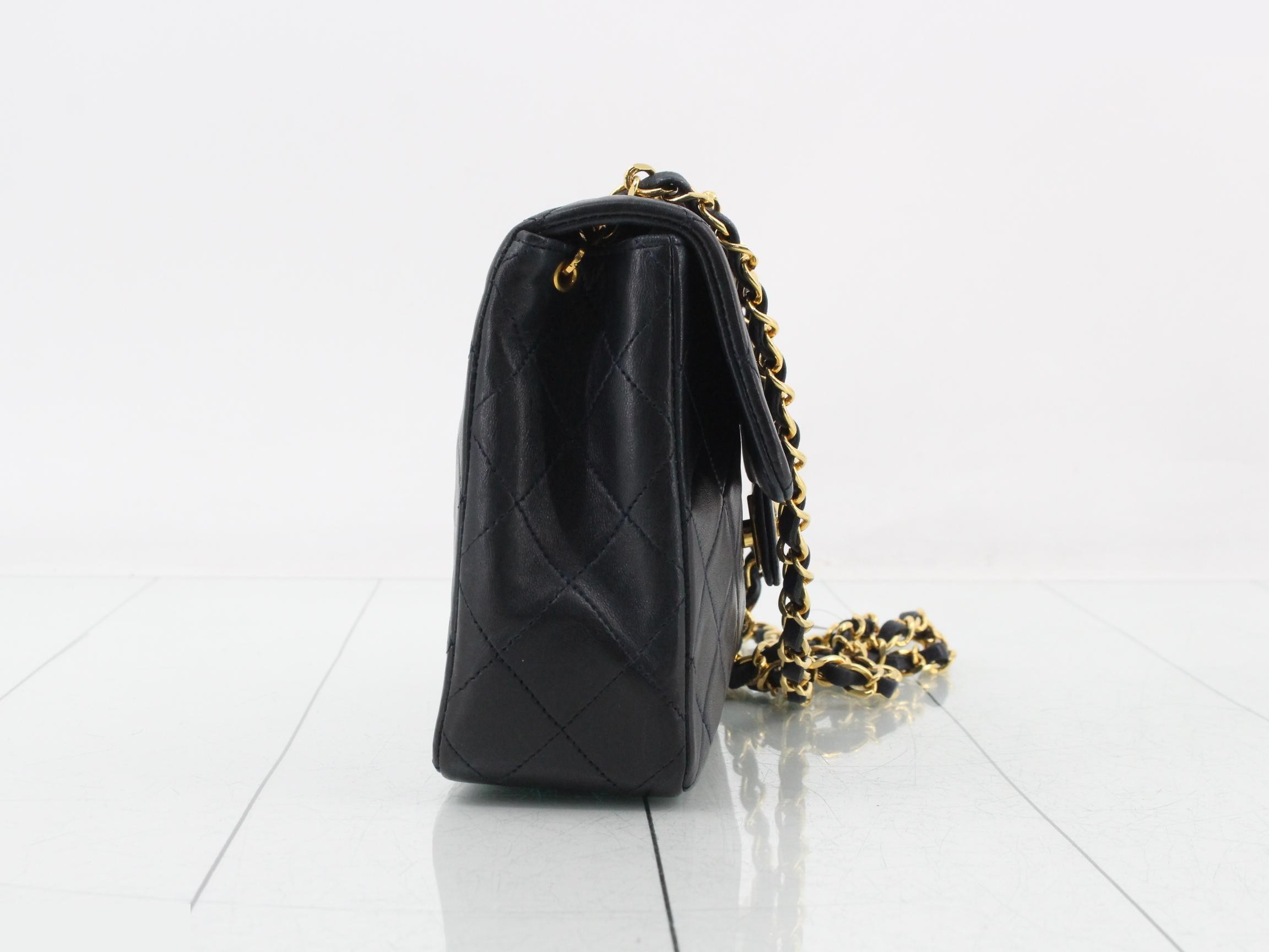 Matelassé 20 Classic Chain Shoulder Bag, Lambskin, Navy, Series 1, W20 — view 4