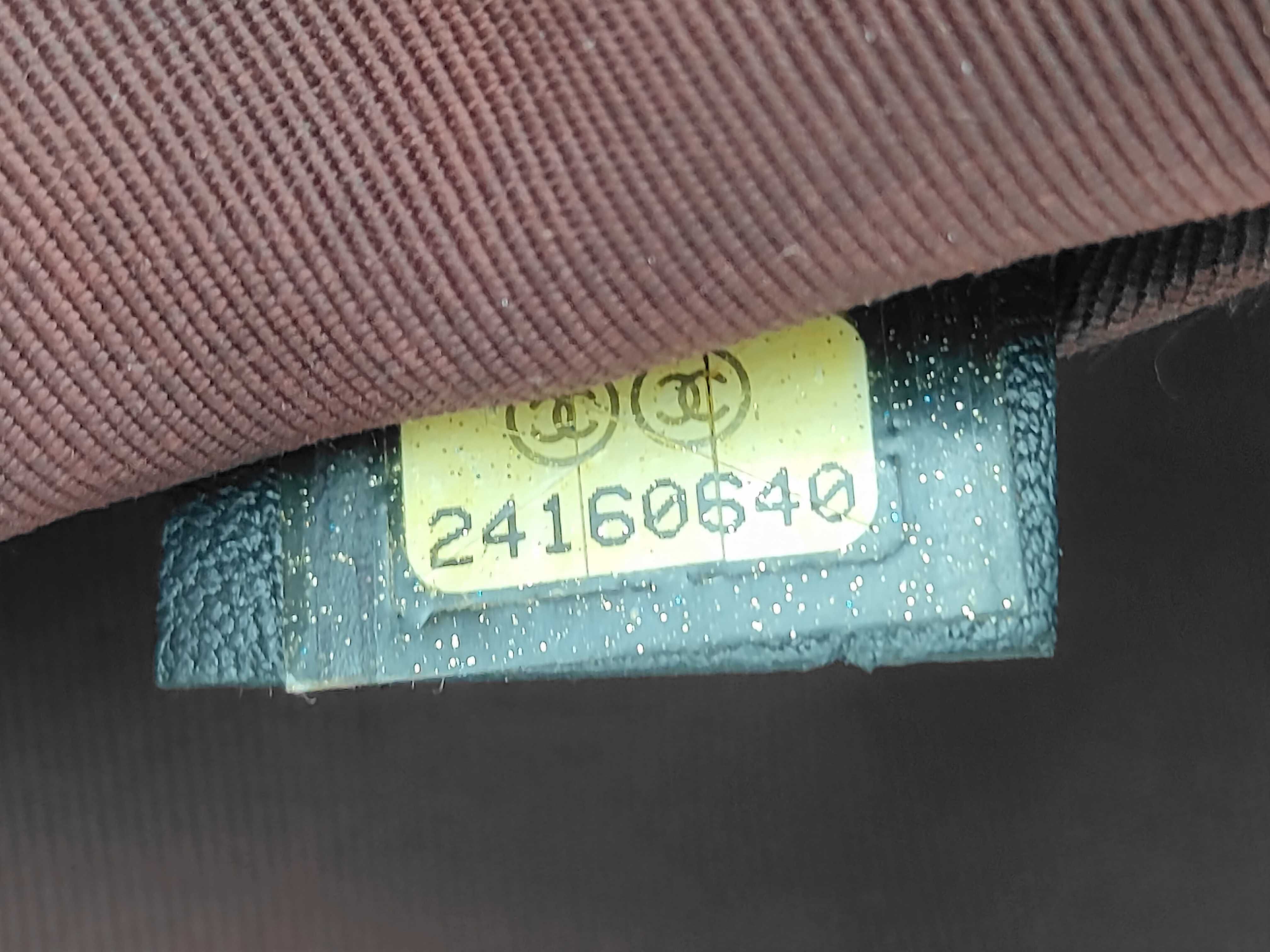 Matelassé Clutch (with original seal) — view 7
