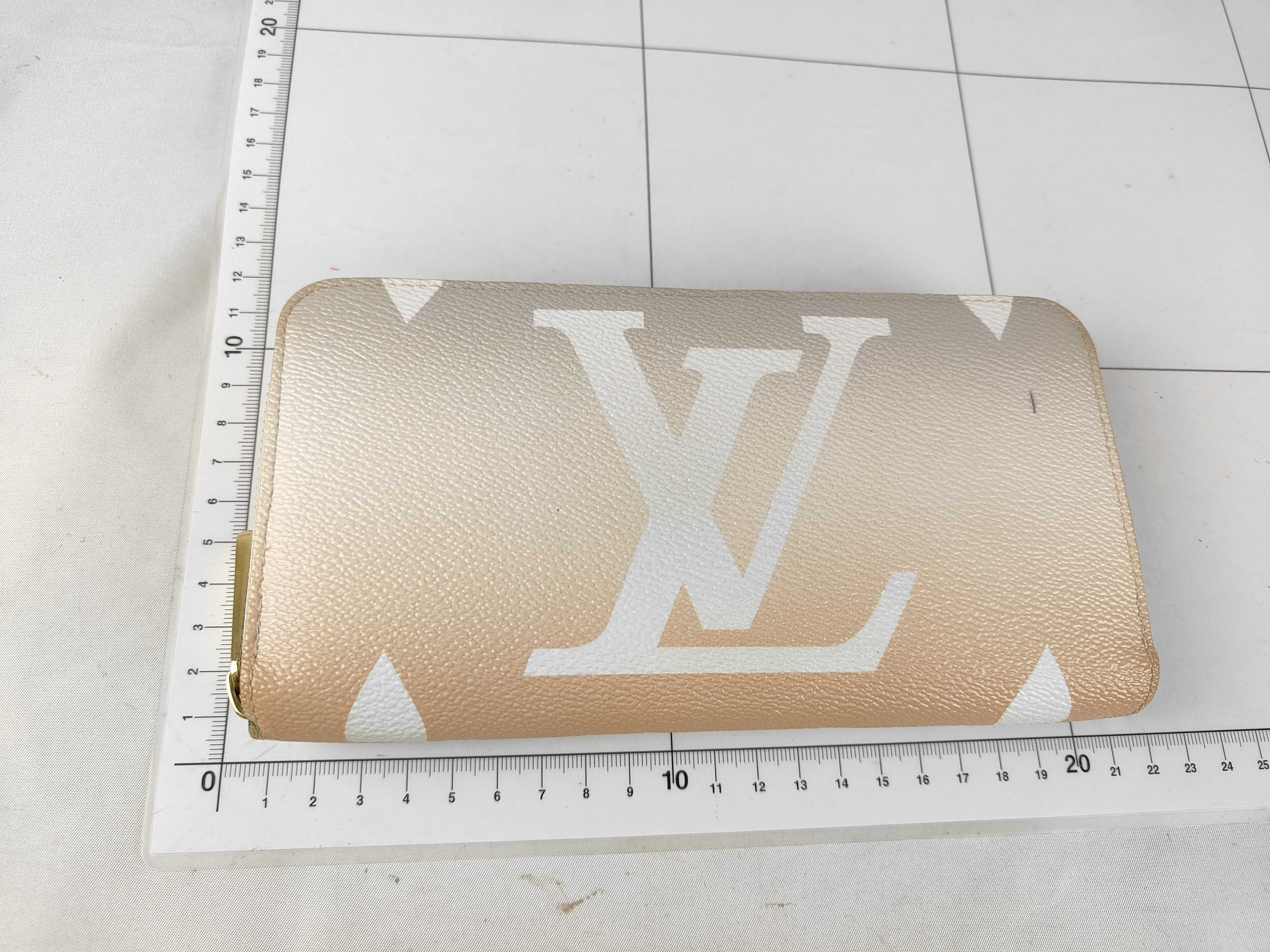 Zippy Wallet Monogram Giant M80359 Wallet — view 2