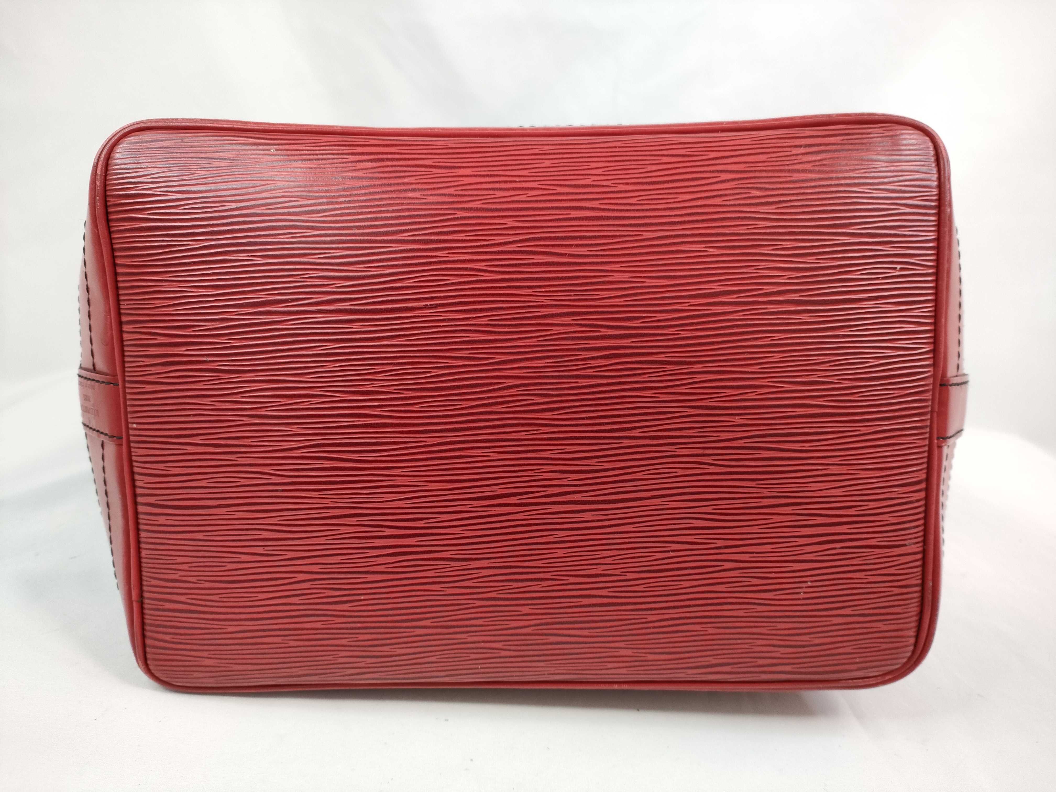 Epi FR - Epi Noe Red x Black Shoulder Bag — view 8