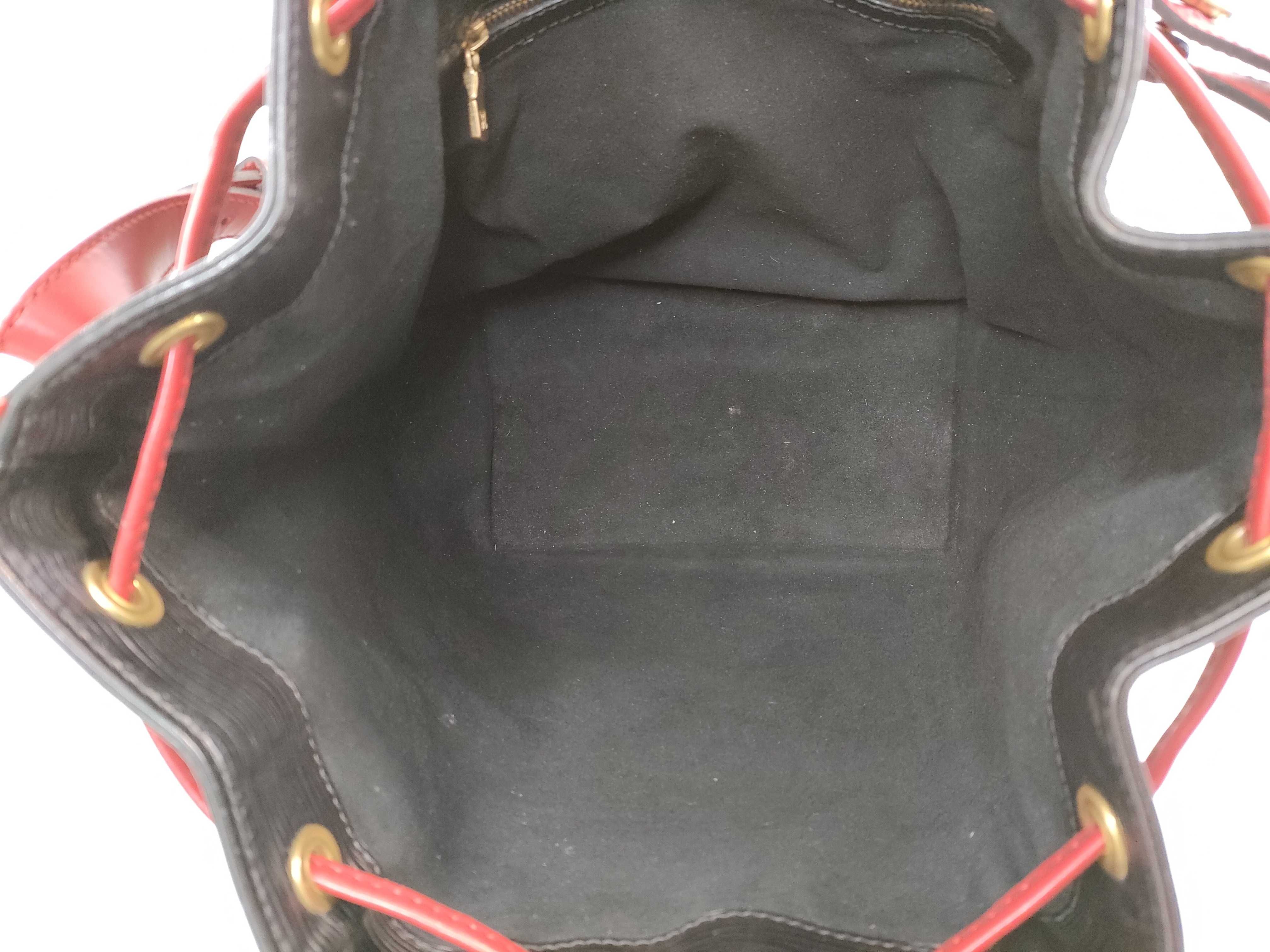 Epi FR - Epi Noe Red x Black Shoulder Bag — view 10