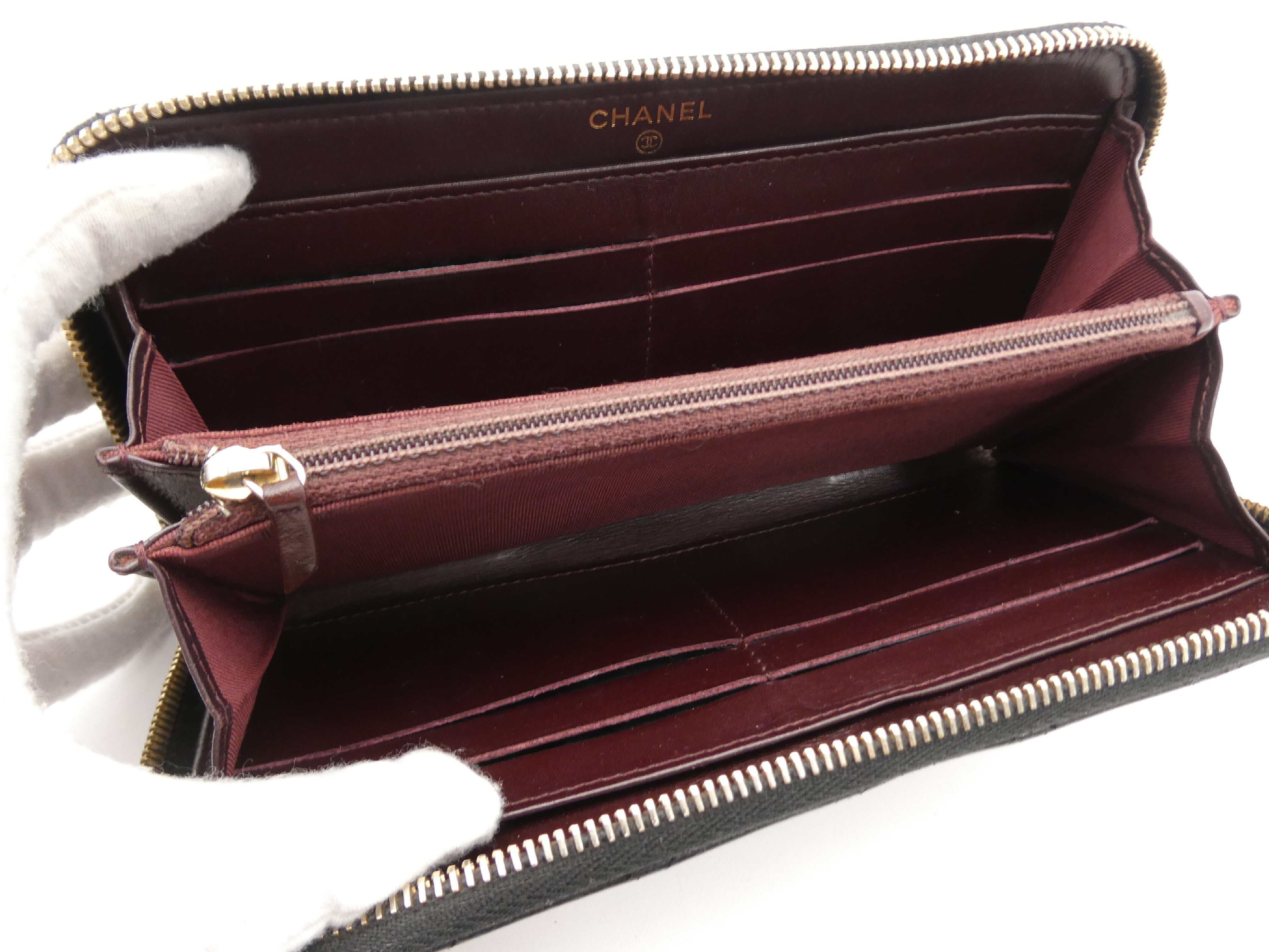 Matelassé Coco Mark Caviar Skin Round Zip Wallet — view 7