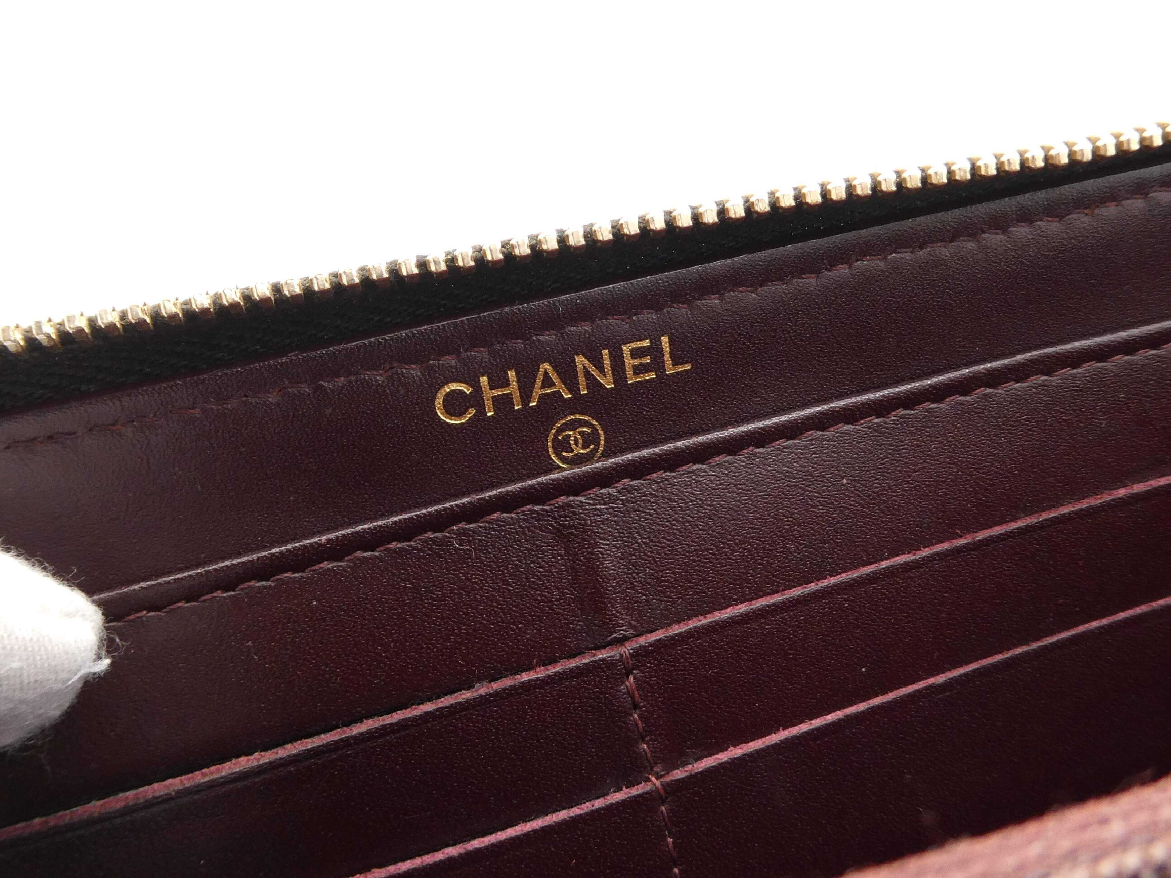 Matelassé Coco Mark Caviar Skin Round Zip Wallet — view 9