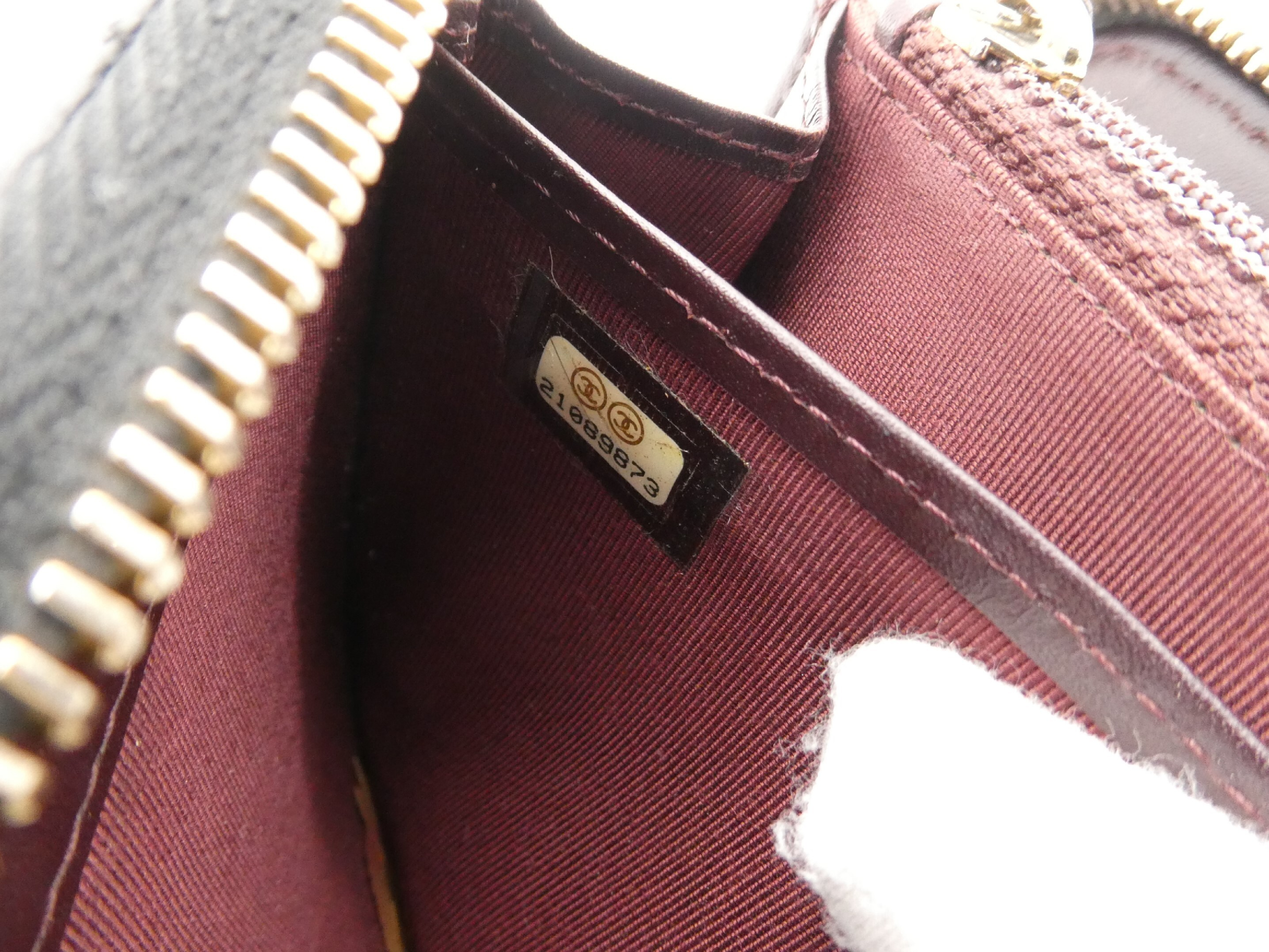 Matelassé Coco Mark Caviar Skin Round Zip Wallet — view 10