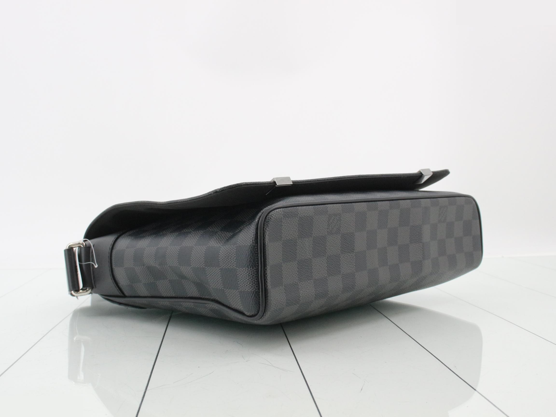 Damier Graphite District MM Shoulder Bag — view 5