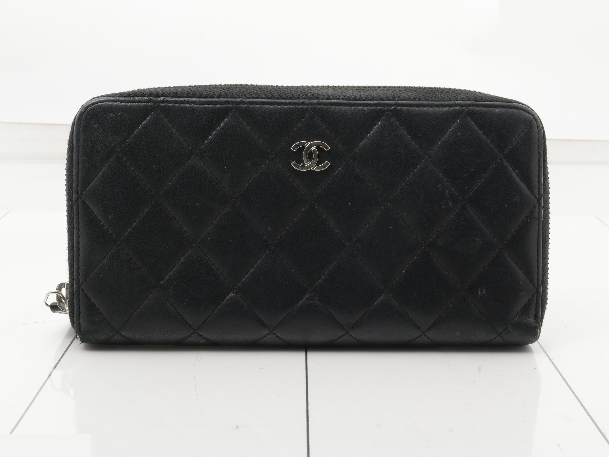 lambskin long wallet, Matelassé, round zipper.