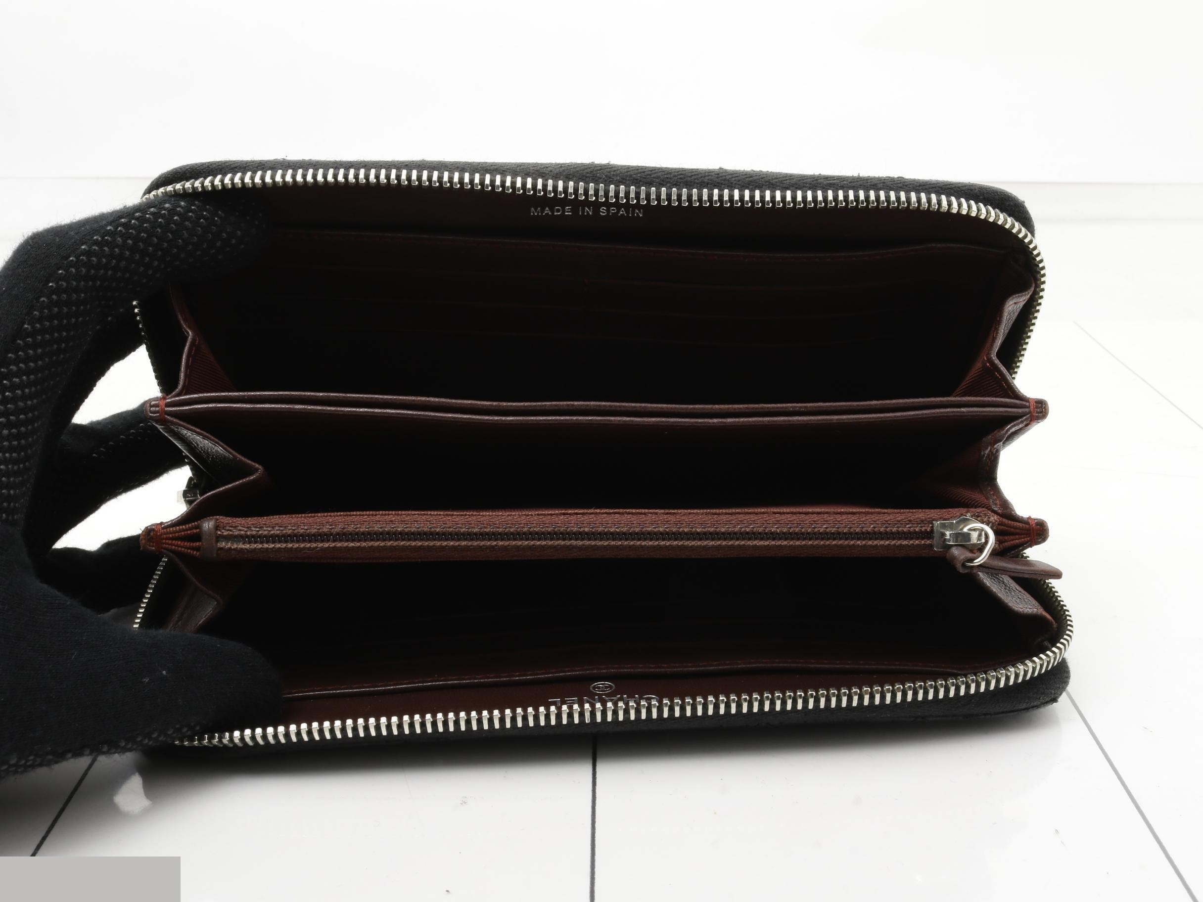 lambskin long wallet, Matelassé, round zipper. — view 4