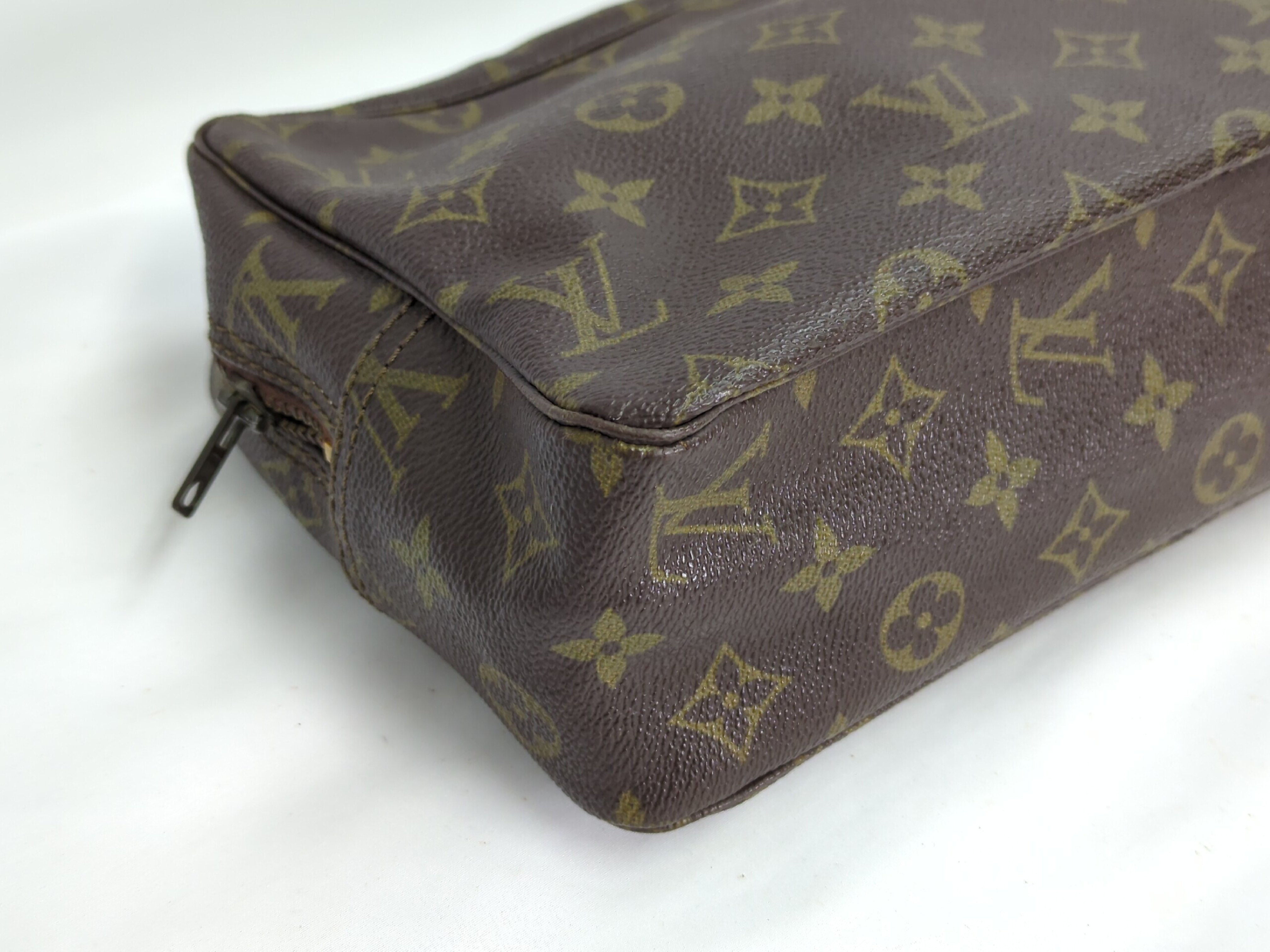 M47522 Monogram Troussard Toilette 28 Clutch Bag — view 3