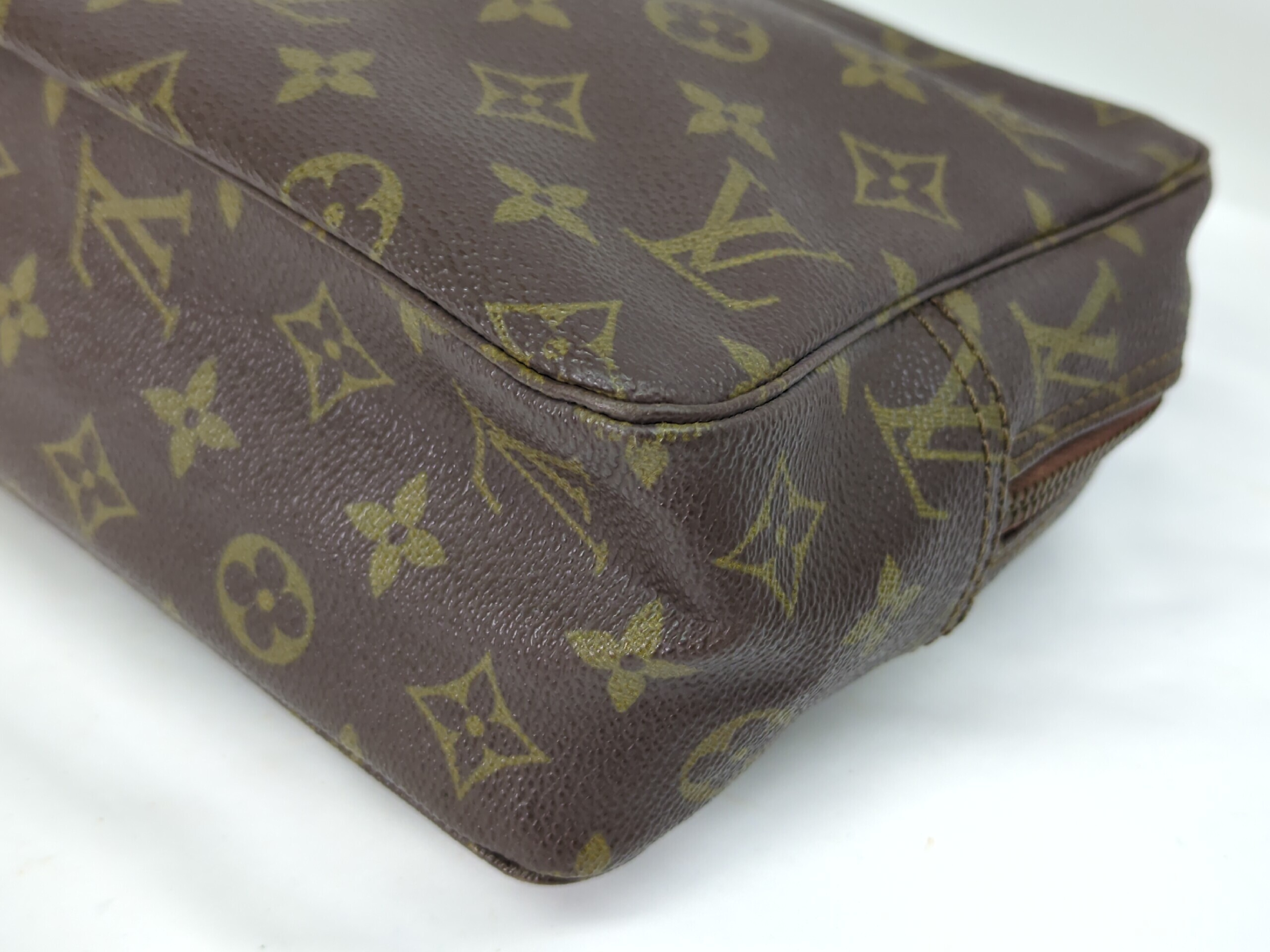 M47522 Monogram Troussard Toilette 28 Clutch Bag — view 4