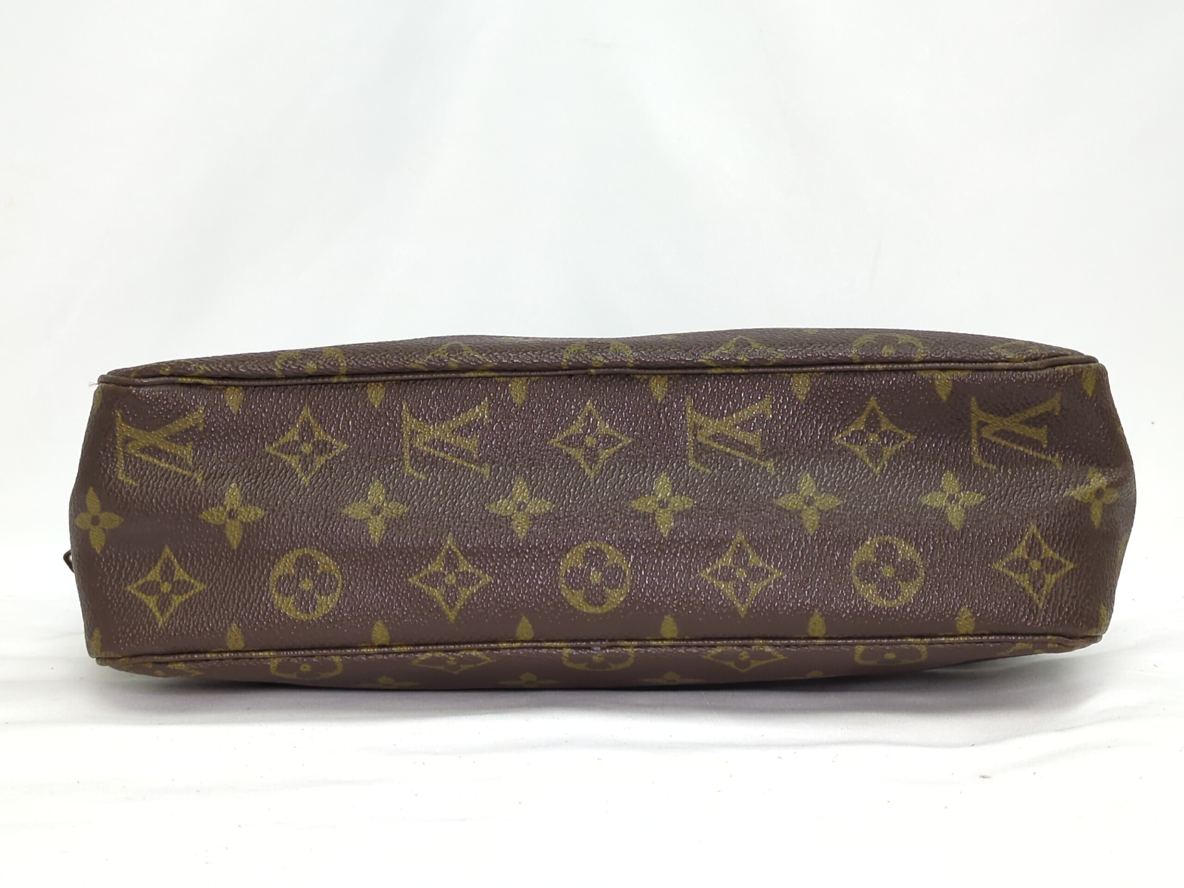 M47522 Monogram Troussard Toilette 28 Clutch Bag — view 5