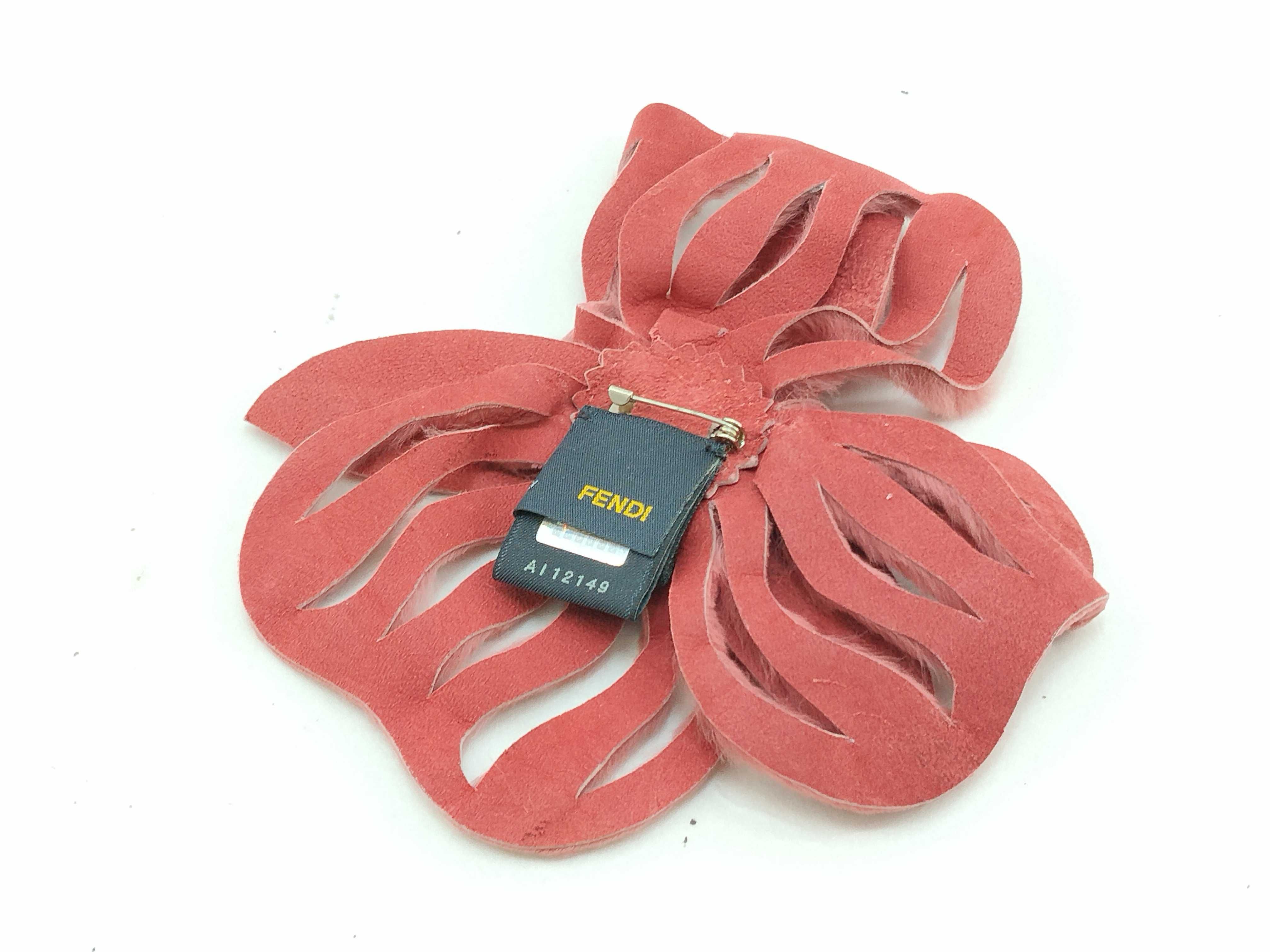Fur Brooch / Fur / Pink / Small Clasp Brooch — view 2